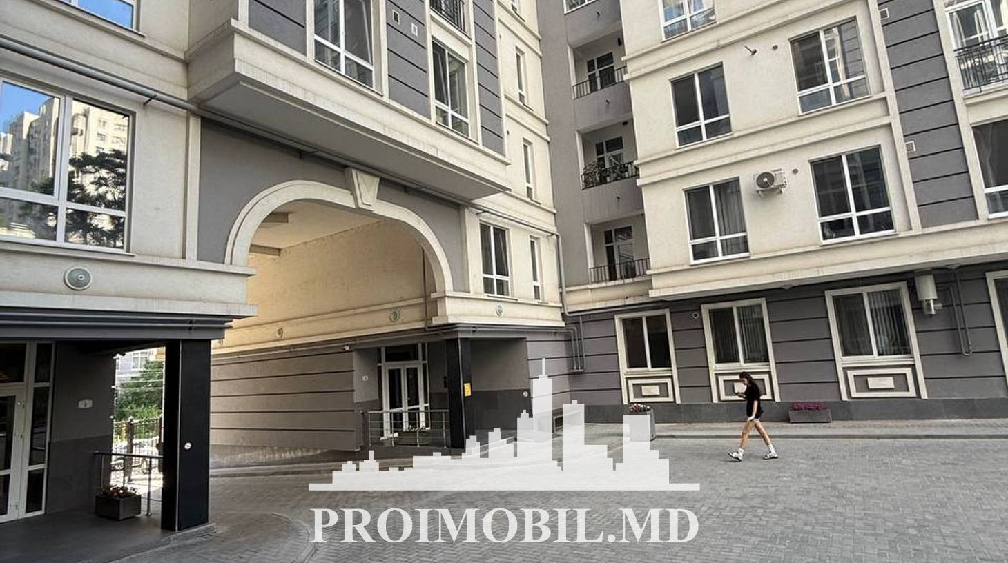 https://images.proimobil.md/sfMUKDsvpgsJd_jRYYFWgKGcmWPe0eQI6C0qv92cVjA/watermark:0.75:so:0:30:0.39/resize:fill:1460:816:1/gravity:ce/bG9jYWw6Ly8vZXN0YXRlL2xyLzNlMDRlZDg1LTdmOTctNDYyNy05NWE4LTAyODdiMjZkYWRmNS5qcGVn