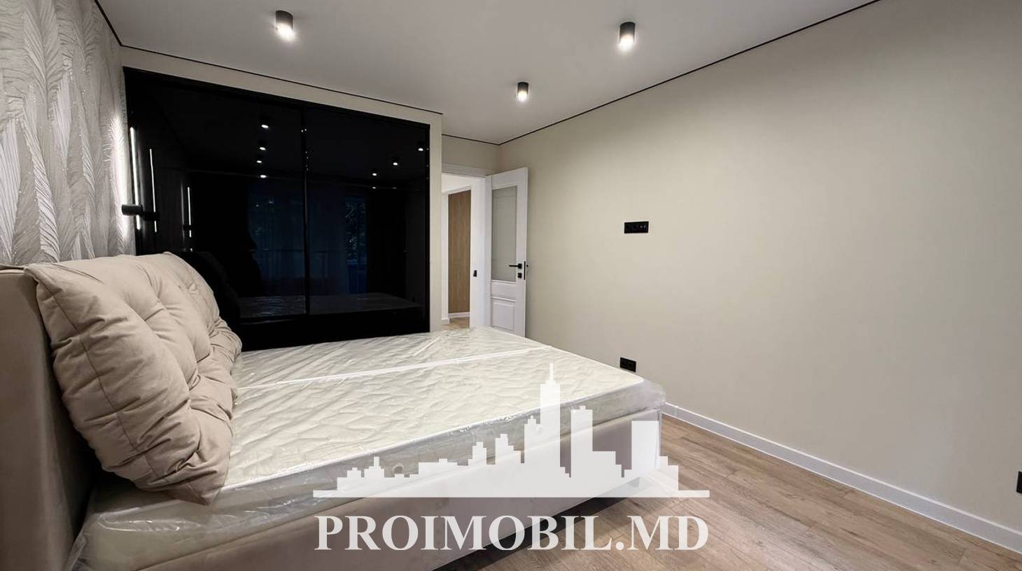 https://images.proimobil.md/sk8geqeJ8SQdFFVV1c7HK6kQrom6lvnOVdSWMP8B0lY/watermark:0.75:so:0:30:0.39/resize:fill:1460:816:1/gravity:ce/bG9jYWw6Ly8vZXN0YXRlL2xyLzcxNDg2ZTU1LTNhYTItNGI2MC1iNWQ3LWY2NTUwZWZmNGEzYi5qcGVn