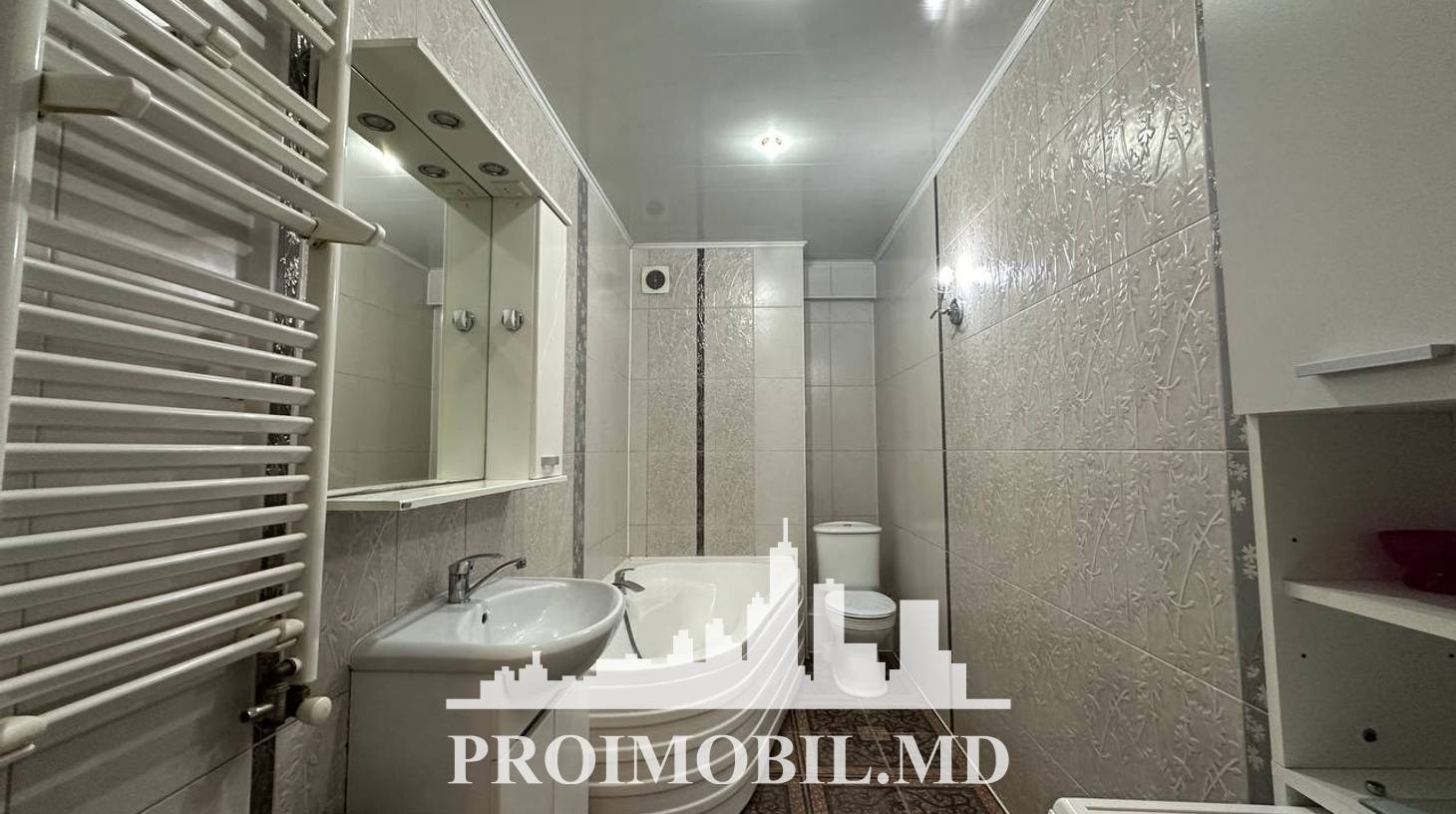 https://images.proimobil.md/skk9dDcFE9J4BLodOyNIahLZGf_aI1JB2EIXwTn4D4I/watermark:0.75:so:0:30:0.39/resize:fill:1460:816:1/gravity:ce/bG9jYWw6Ly8vZXN0YXRlL2xyLzU3MTMwYjM5LTRhYjYtNDU2Zi1iYWUwLTAzYjFhMmIyMGIxYy5qcGVn