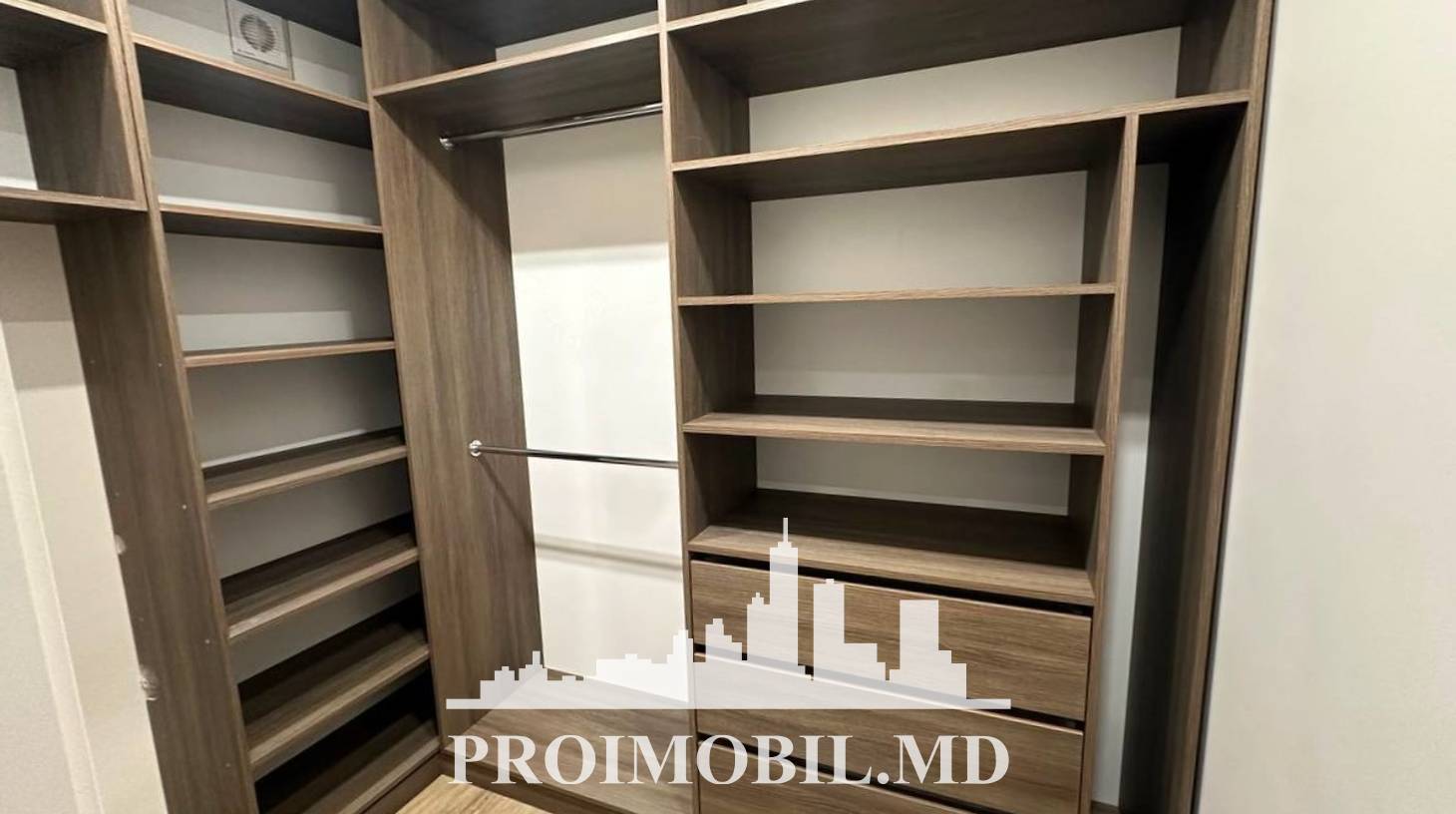 https://images.proimobil.md/slZeKfw9fldWniD0VGe6X4XCrOhzfMHX6U3VykjdrB8/watermark:0.75:so:0:30:0.39/resize:fill:1460:816:1/gravity:ce/bG9jYWw6Ly8vZXN0YXRlL2xyL2M5NzhjMDk0LTEzZmQtNDRjNS1hYzhjLTkwMGM0MDhlNDhkYy5qcGVn