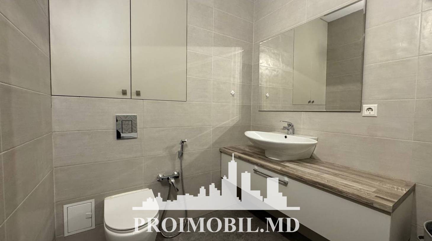 https://images.proimobil.md/sqHGb7c8HH8IdOtjZSErfQBmNuIAROWX-oIoEqh4598/watermark:0.75:so:0:30:0.39/resize:fill:1460:816:1/gravity:ce/bG9jYWw6Ly8vZXN0YXRlL2xyLzEwN2IwYjM0LWYxMTktNGI0Yy04MDNmLWJjNzBmYWMxN2I4Ny5qcGVn