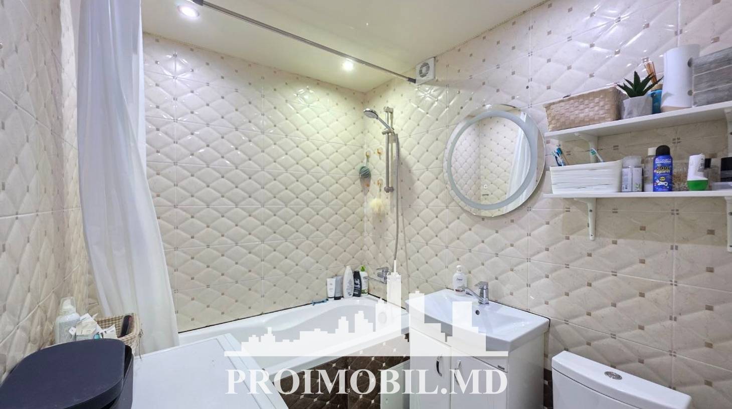 https://images.proimobil.md/suQKIUqY5QbEnYcBplugghLUKpiW0GIZ6yr8Aq7x1AY/watermark:0.75:so:0:30:0.39/resize:fill:1460:816:1/gravity:ce/bG9jYWw6Ly8vZXN0YXRlL2xyLzRlOGFkNTM2LWMwN2YtNDk3Yi1hNDM0LTY4NzdhZmRkNTZhNS5qcGVn