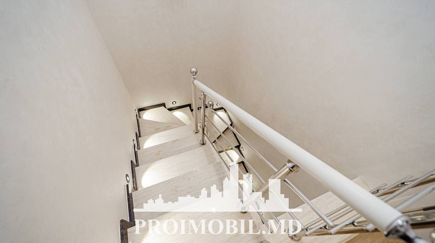 https://images.proimobil.md/svtDJo7Nyk5wRmrjczQdDNYiTkR5Lj_P7vV5YRPw4qI/watermark:0.75:so:0:30:0.39/resize:fill:1460:816:1/gravity:ce/bG9jYWw6Ly8vZXN0YXRlL2xyLzA5NzliMTgwLTc4NzMtNGUzZC05ZTcxLWUyZmFjNWQ2M2JlMS5qcGVn