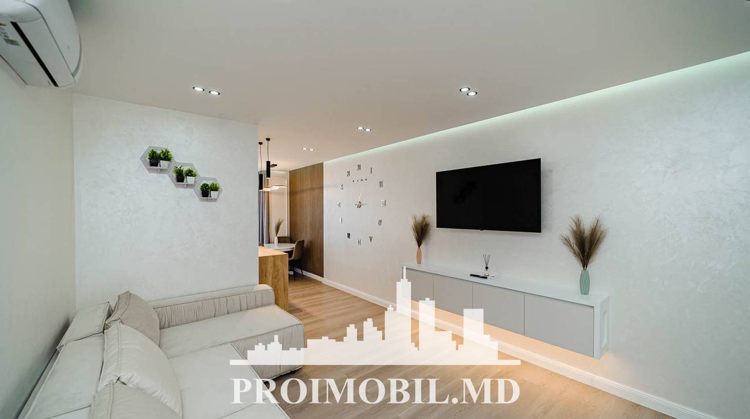 https://images.proimobil.md/swGb6RfixYIoWpQMKnoVuPAv_wtu3t9Hupf_RCEHkC8/watermark:0.75:so:0:30:0.39/resize:fill:1460:816:1/gravity:ce/bG9jYWw6Ly8vZXN0YXRlL2xyL2U5NWUwYjg0LTM5NmQtNGNhNC05YWUzLTlmYzBlMmFjODczMC5qcGVn