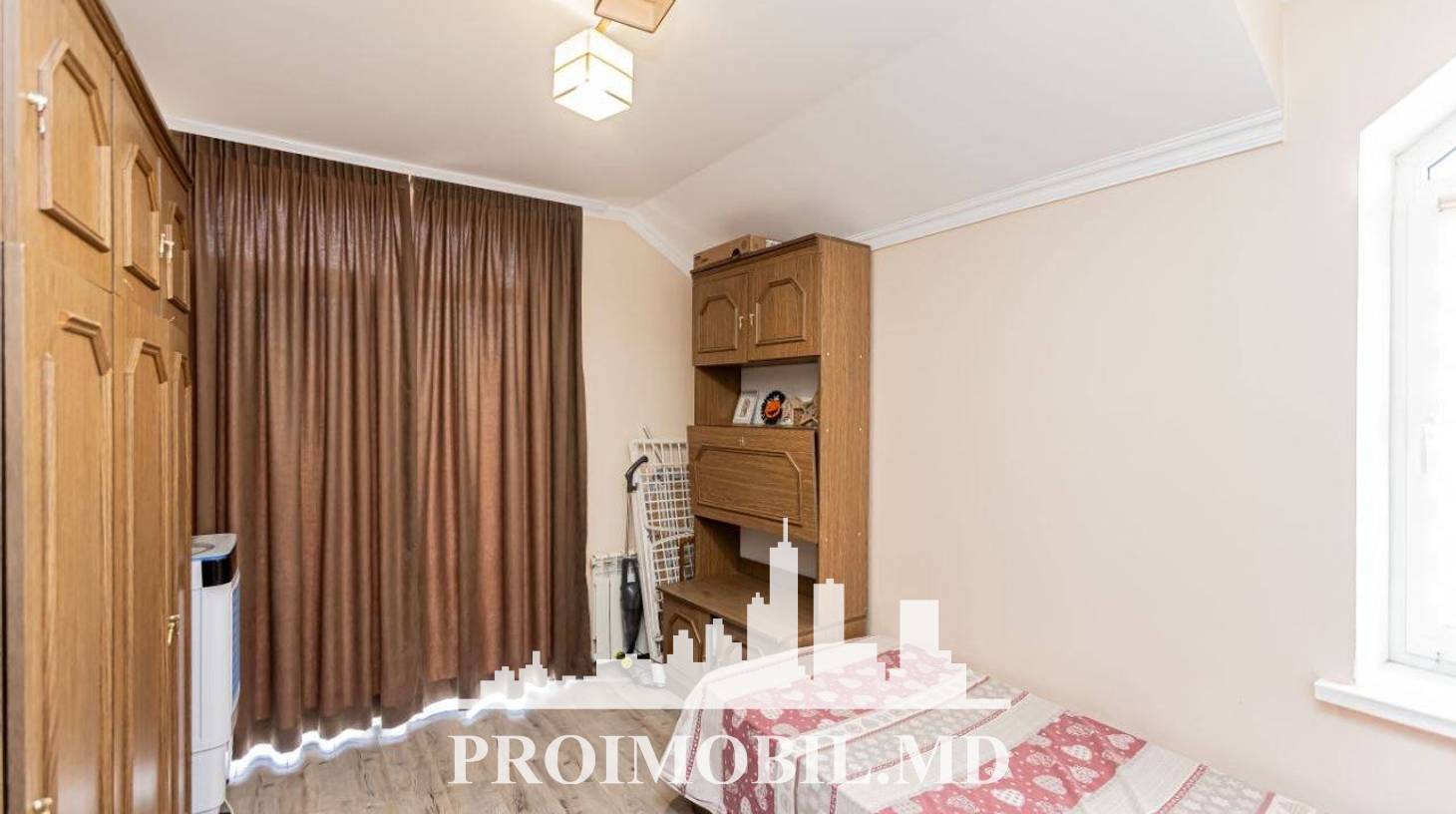 https://images.proimobil.md/syzh9J3Omy5I4hQyYq0ilu4RMedhHEzWqSXGYzaiwXs/watermark:0.75:so:0:30:0.39/resize:fill:1460:816:1/gravity:ce/bG9jYWw6Ly8vZXN0YXRlL2xyL2Y0YWVmZDM4LTNkOGItNGM4Zi05NGE3LWYyZTI2ZmQxYWU5MC5qcGVn