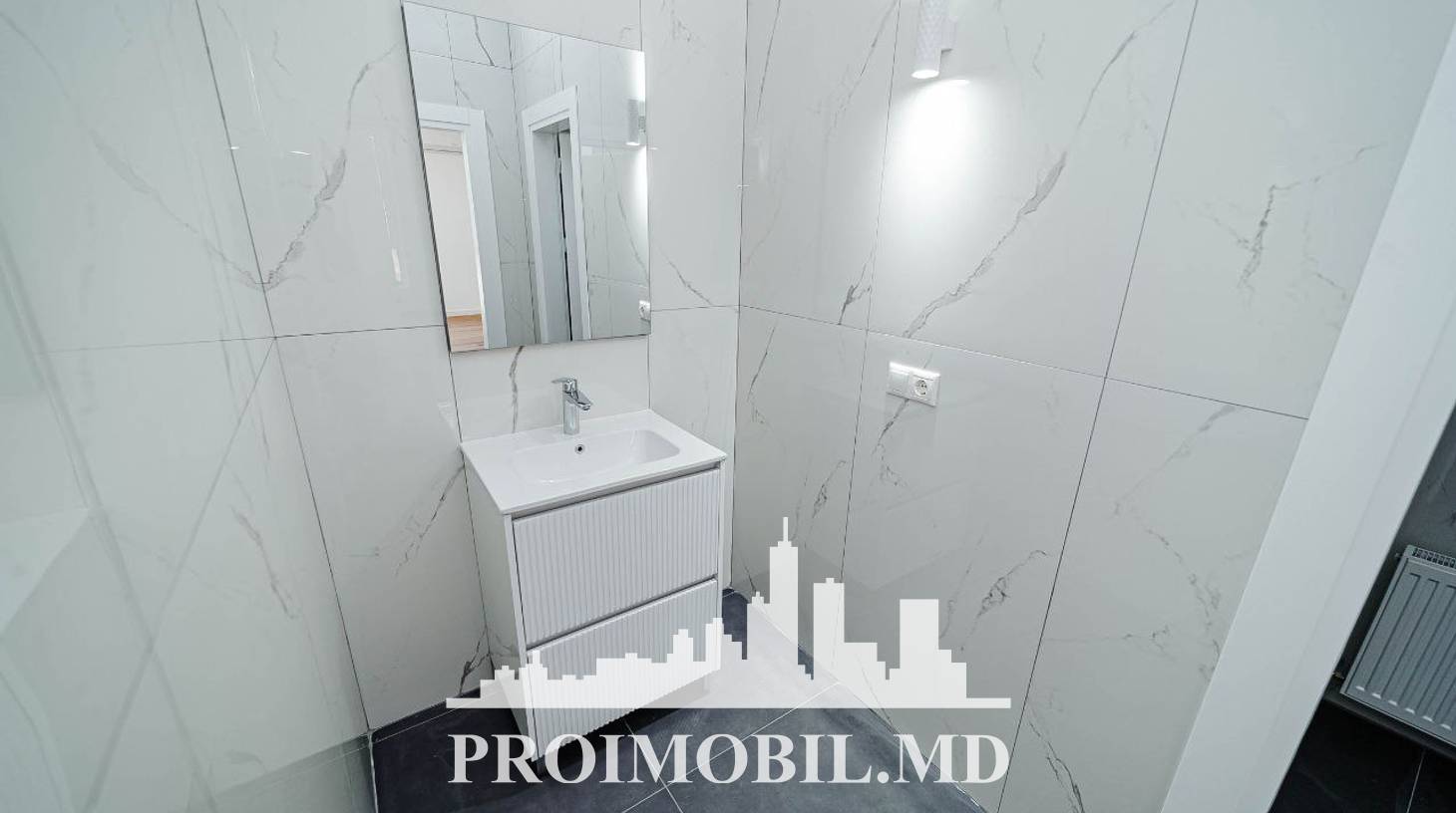https://images.proimobil.md/t0L2n8rlI_MAmmzxBn_LS_CI7IFV0fx0qS1ngTXIi0o/watermark:0.75:so:0:30:0.39/resize:fill:1460:816:1/gravity:ce/bG9jYWw6Ly8vZXN0YXRlL2xyL2Q0ZTY2ZmY1LTY0NDYtNDhjNi1hMmNhLWI0ZjQ4Y2RjZWZiOC5qcGVn