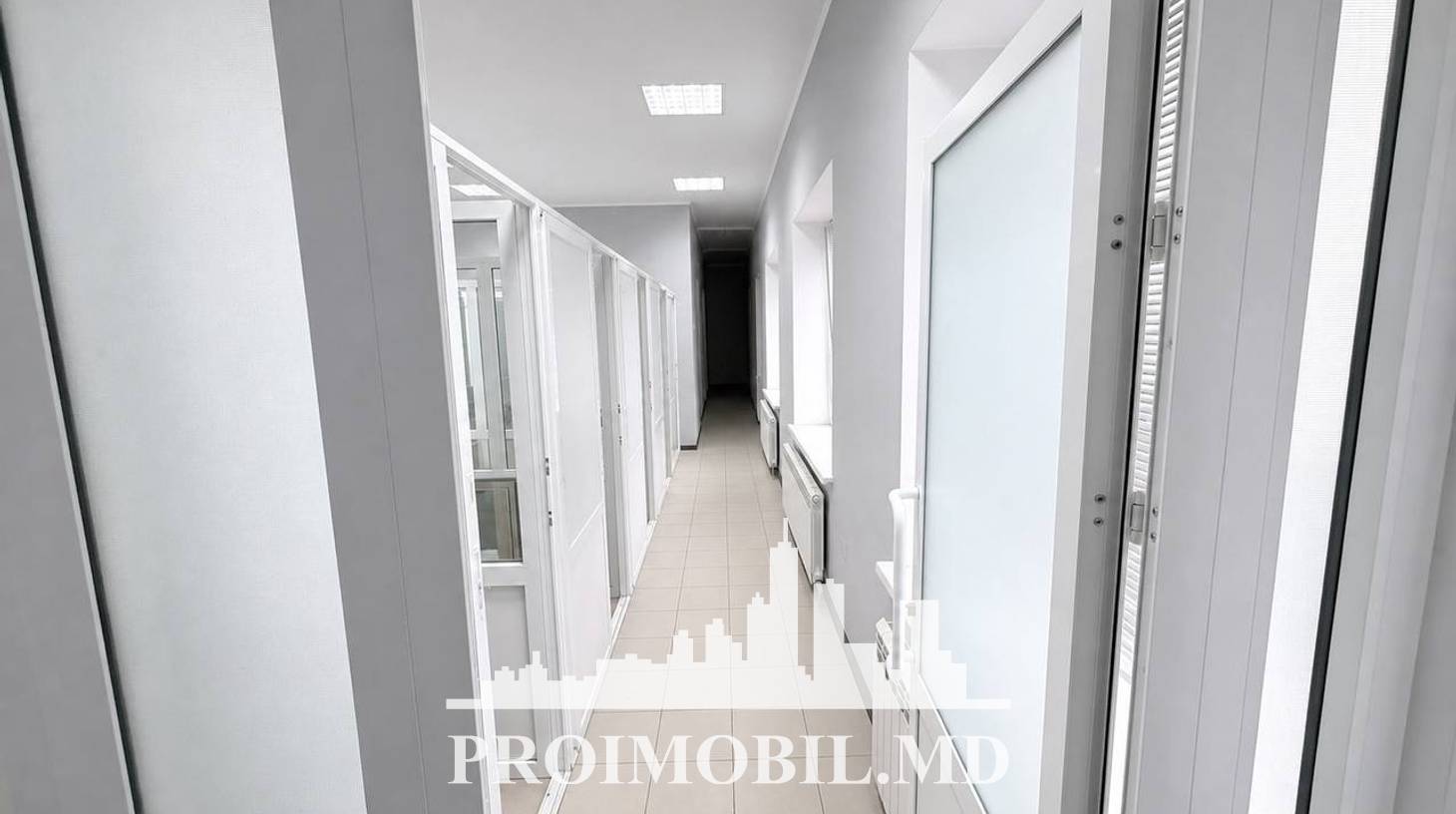 https://images.proimobil.md/t0lt813txWdFjGMeDnoJgmKDSSRdom8I5UgqSi99bO0/watermark:0.75:so:0:30:0.39/resize:fill:1460:816:1/gravity:ce/bG9jYWw6Ly8vZXN0YXRlL2xyL2Q0ZmI0NjIwLWI4NmQtNGI4OS1iYTY4LTkxZmFlYTkyZjA2YS5qcGVn