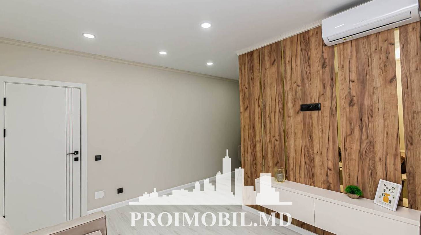 https://images.proimobil.md/t31PLRq7Ah4HlwPRF-jxDmjUX1hMGZduZpaAN_d7vsU/watermark:0.75:so:0:30:0.39/resize:fill:1460:816:1/gravity:ce/bG9jYWw6Ly8vZXN0YXRlL2xyL2ZmMWZjMTZkLTliY2MtNGQ2Ni1hOTk0LTI2OGE0MmQ2MmRmOS5qcGVn