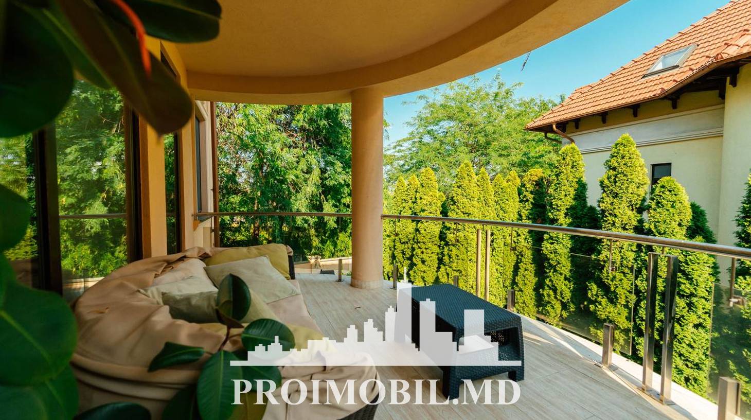 https://images.proimobil.md/t6zJnjV8KeY9X3LRz4f95qZCgcVr8Vg3rBLbDrBiFco/watermark:0.75:so:0:30:0.39/resize:fill:1460:816:1/gravity:ce/bG9jYWw6Ly8vZXN0YXRlL2xyL2ZlZDUxODRkLTUyMTAtNDk0Yy1iMDU5LWRiMTU1MDBjMTRhYi5qcGVn