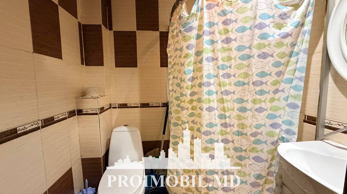 https://images.proimobil.md/tEJHbQb33dYLA2c8Iv32RzxIe1JPKbb3gj_oeEZWEWo/watermark:0.75:so:0:30:0.39/resize:fill:1460:816:1/gravity:ce/bG9jYWw6Ly8vZXN0YXRlL2xyLzA1OTU3YTQ0LTg5MjUtNGYzYS1iNDNkLWJkYTBjYTk1ZTczYy5qcGVn