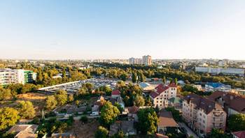 https://images.proimobil.md/tFzDEoXaddOnOmSvEOLwSe94tp8A6Z1AktVXLmZK60Y/resize:fill:350:198:1/gravity:ce/bG9jYWw6Ly8vZXN0YXRlL2xyLzdjN2RlOTE3LTc3MDItNGVmYS05NzRiLTg4M2I2MzQwMTIxOS5qcGVn