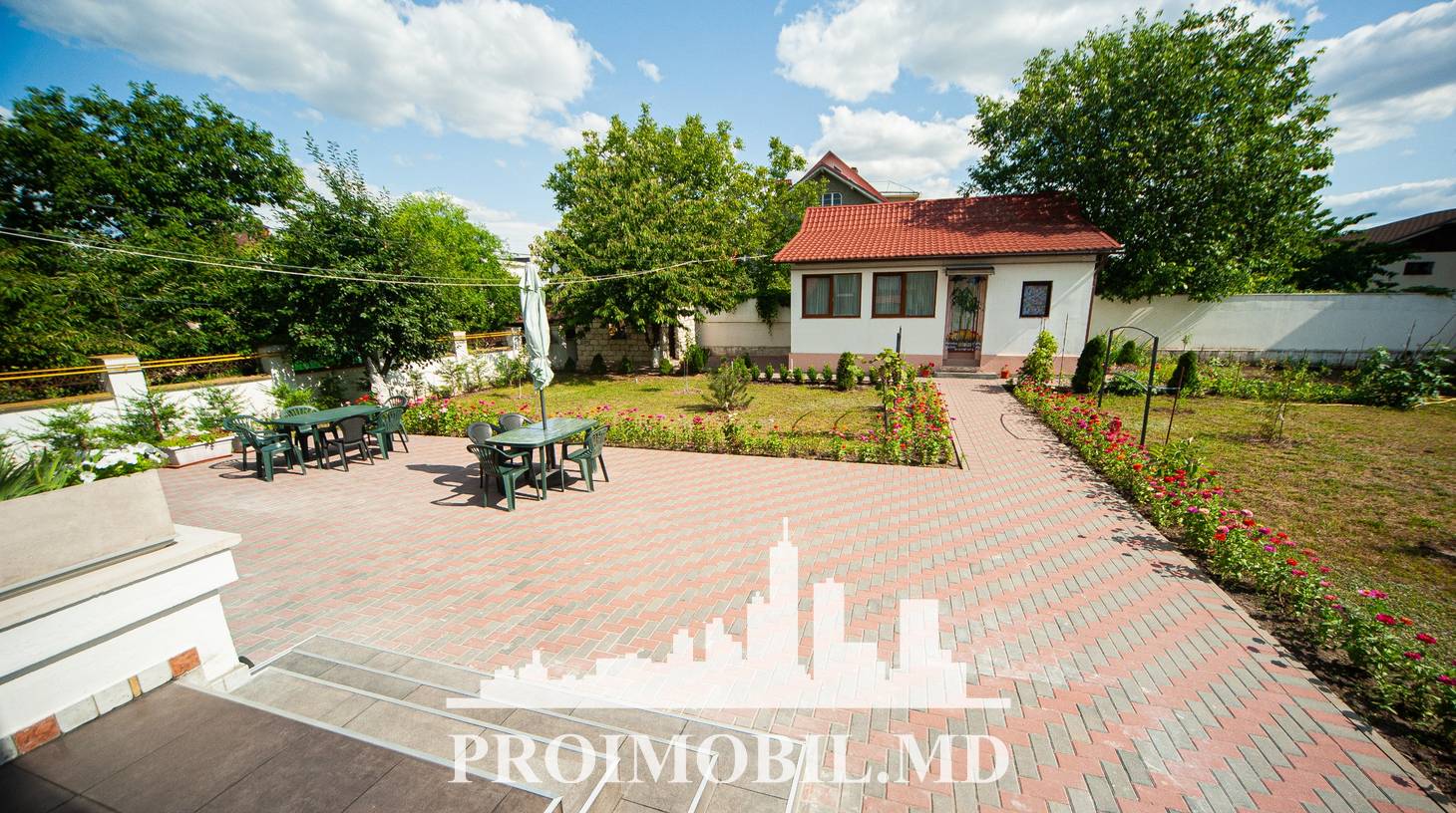 https://images.proimobil.md/tLtqVGEbm_lUoWkpfSrXKHx6ek92TKbXNvg-ntI66qE/watermark:0.75:so:0:30:0.39/resize:fill:1460:816:1/gravity:ce/bG9jYWw6Ly8vZXN0YXRlL2xyL2I4YmU0NjQwLTA1NzItNDFiZi1hNzdmLTc1ZmZkMmUwODA3YS5qcGVn