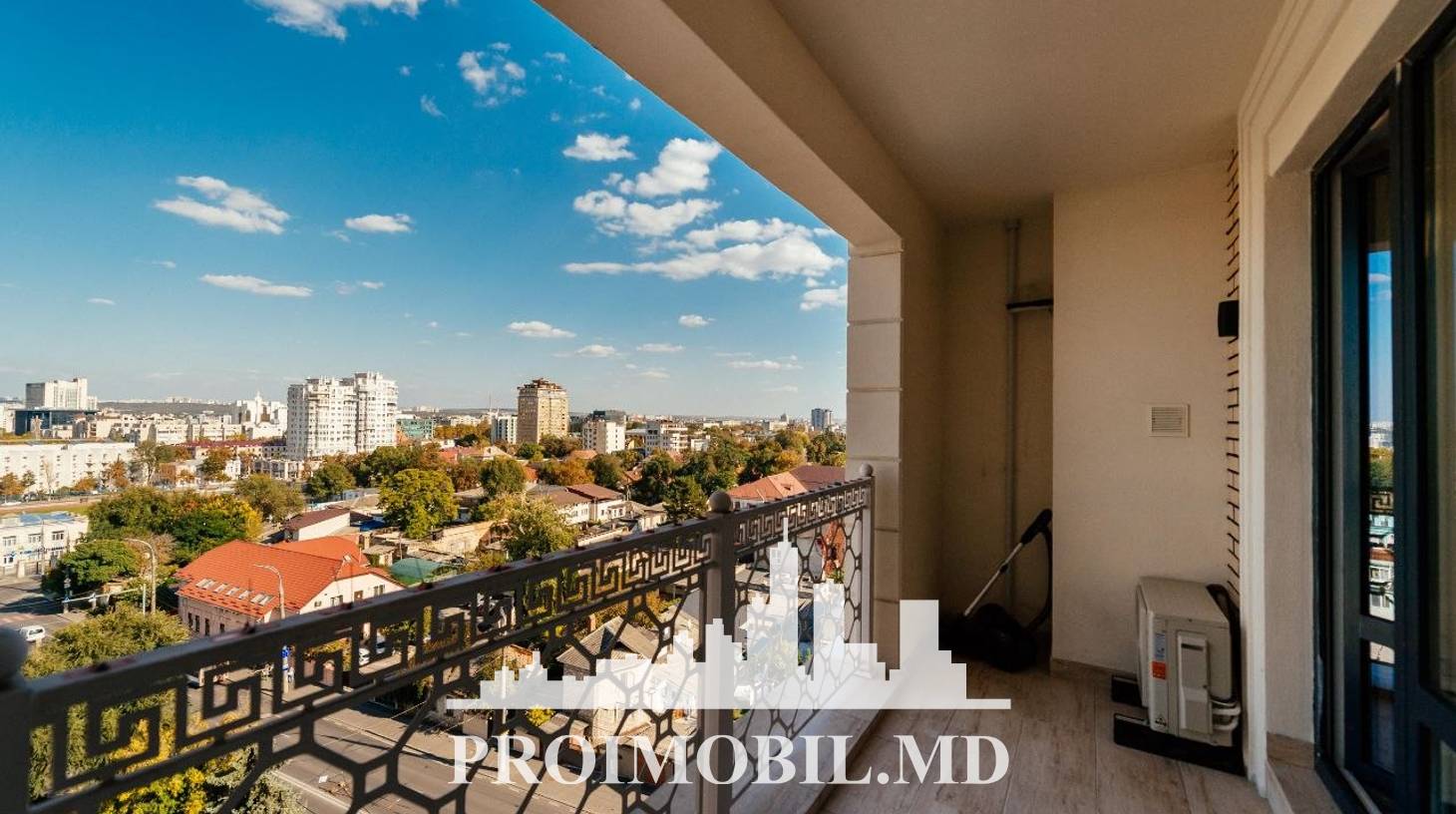 https://images.proimobil.md/tMjNlVmVIUsTKTPmN3j1qdAw1ophMTE9EoovAxuiNR8/watermark:0.75:so:0:30:0.39/resize:fill:1460:816:1/gravity:ce/bG9jYWw6Ly8vZXN0YXRlL2xyLzQ4MDYwMmY3LTliNDQtNGU0YS1hOGMzLWJhYmM1Yzk2ZWY2OC5qcGVn