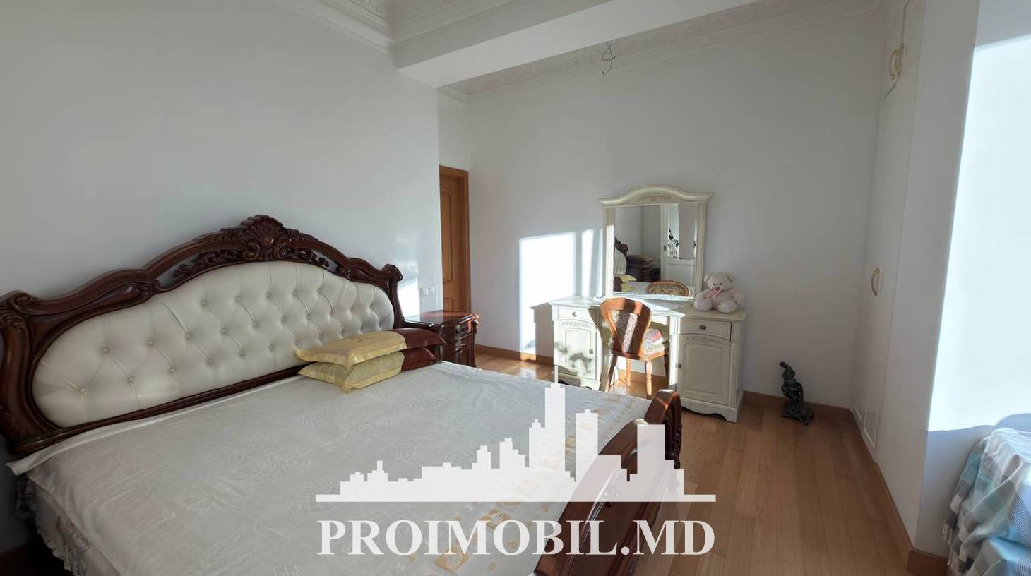https://images.proimobil.md/tRSsu-gMsBqCe4WNTcjDirmsUwKiHM5Jhg6O16H3tCY/watermark:0.75:so:0:30:0.39/resize:fill:1460:816:1/gravity:ce/bG9jYWw6Ly8vZXN0YXRlL2xyLzQ1YzAxYWI4LTk3MzItNDY3Zi1hZDVhLWZmNTNhNjk1OWU5Ni5qcGVn