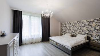 https://images.proimobil.md/tRTSYH88z4gfEUx-2JZvk_kKveq1crP0v867hwgpLQQ/resize:fill:350:198:1/gravity:ce/bG9jYWw6Ly8vZXN0YXRlL2xyL2FhZTQ0ZGExLTMyZGMtNGYxNS1iZGIzLTc4NTlkNjA1Zjg1ZS5qcGVn
