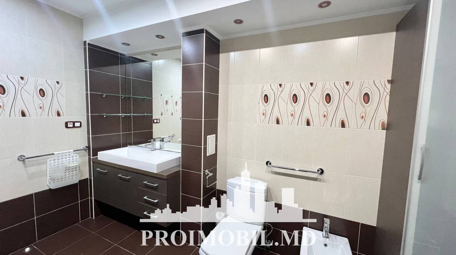 https://images.proimobil.md/tRzsZUy3uOm5QtVZmdrLKHdSrsIT6_IrUIyjaLqWMTc/watermark:0.75:so:0:30:0.39/resize:fill:1460:816:1/gravity:ce/bG9jYWw6Ly8vZXN0YXRlL2xyL2QwNGEwNGUxLTBmNjItNGFmNS05MGJiLTE0MmQxM2ViNmRiMy5qcGVn