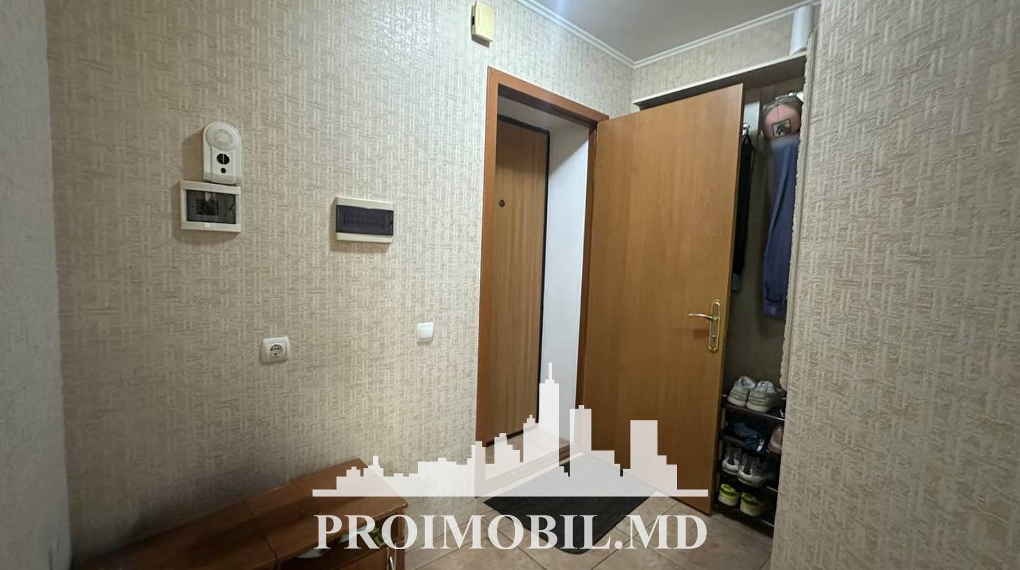 https://images.proimobil.md/tVS6khMGXes7GNLeuA9Rpt0R3PV35ZJN7mN4RgZUi6o/watermark:0.75:so:0:30:0.39/resize:fill:1460:816:1/gravity:ce/bG9jYWw6Ly8vZXN0YXRlL2xyLzg3ZGQ1ODQyLWM1ZTEtNDNjMy04NzY1LTk3MDA5NzUyZThiOS5qcGVn