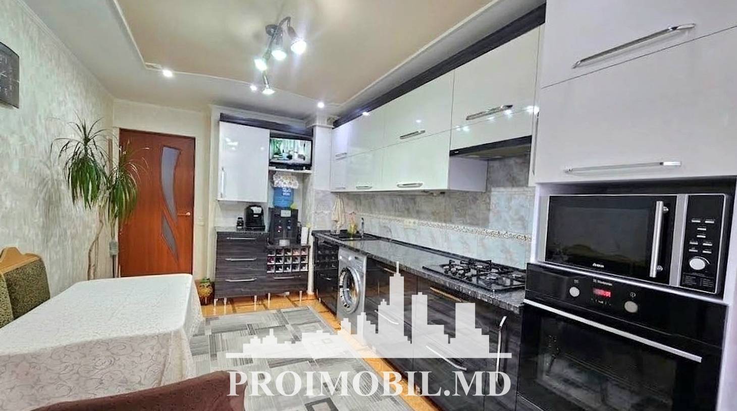 https://images.proimobil.md/tVc4NG816PfYKOtS0d4gzIq9pfJrEwhUftSZpkd8TD4/watermark:0.75:so:0:30:0.39/resize:fill:1460:816:1/gravity:ce/bG9jYWw6Ly8vZXN0YXRlL2xyLzdiNGZlOGE5LWYxY2UtNDA3ZC04NWY4LTQ2ZGFmOGI0ODQ5MC5qcGVn