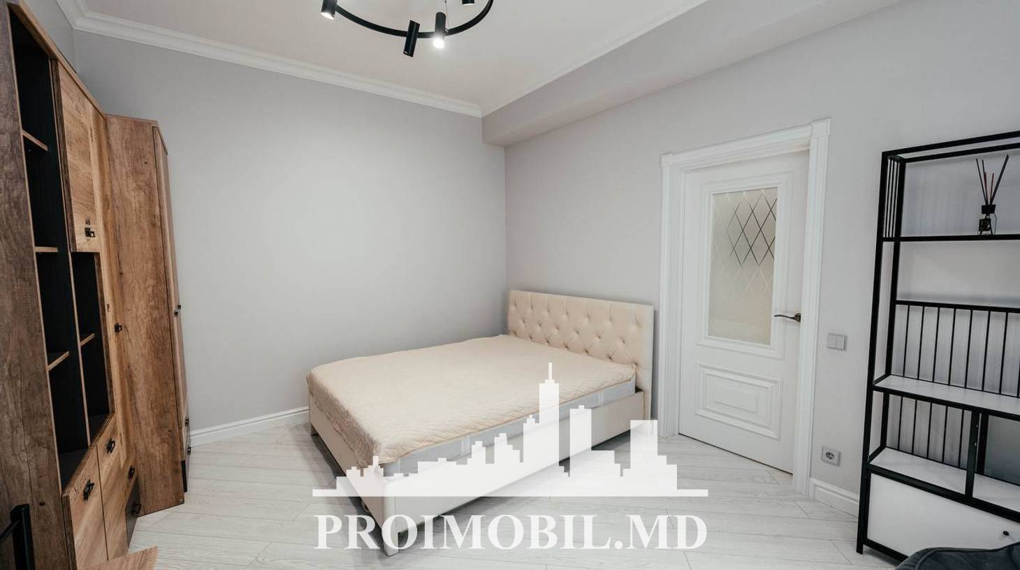 https://images.proimobil.md/tWdp3MKqutq2AcgKGXP-Dhz5zE51qQo_SETEg60t0Xs/watermark:0.75:so:0:30:0.39/resize:fill:1460:816:1/gravity:ce/bG9jYWw6Ly8vZXN0YXRlL2xyLzEzMGM5ZDc0LTY3NGUtNGVjOS04ZDAzLWQ3ZDZkZDQ4ODIyYy5qcGVn