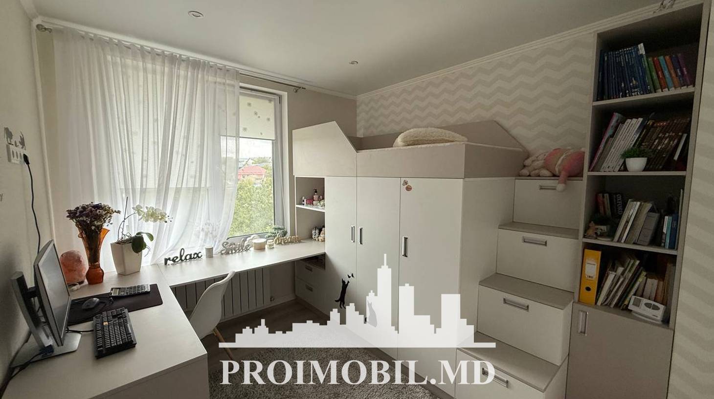 https://images.proimobil.md/tXGEOYHK8vqgbc7309IaaSHIS460SvNszLu-_bghQlQ/watermark:0.75:so:0:30:0.39/resize:fill:1460:816:1/gravity:ce/bG9jYWw6Ly8vZXN0YXRlL2xyLzYyMjU2MGI0LTkzNGYtNDNhZC1iMDFhLTIxOWIxYWVmOTkyYi5qcGVn