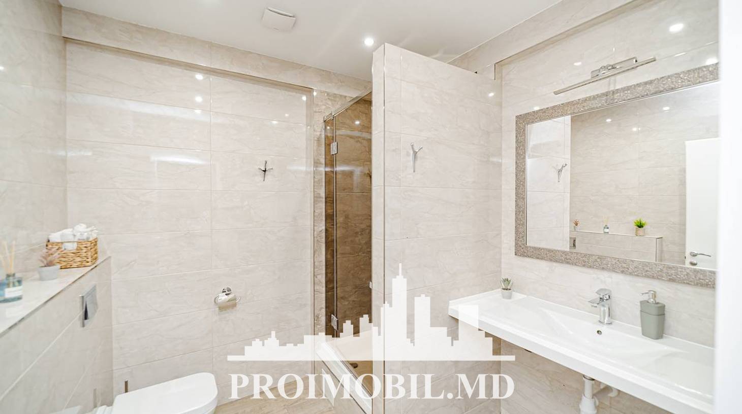 https://images.proimobil.md/t_n2hOhP10kURoUK8iKTcpXhJIXKEWt46yqLrUK5ZGs/watermark:0.75:so:0:30:0.39/resize:fill:1460:816:1/gravity:ce/bG9jYWw6Ly8vZXN0YXRlL2xyL2NkNTYyMTJkLWViYTktNDZlYS04MjFjLWVkM2I2MDU0MTg3MS5qcGVn