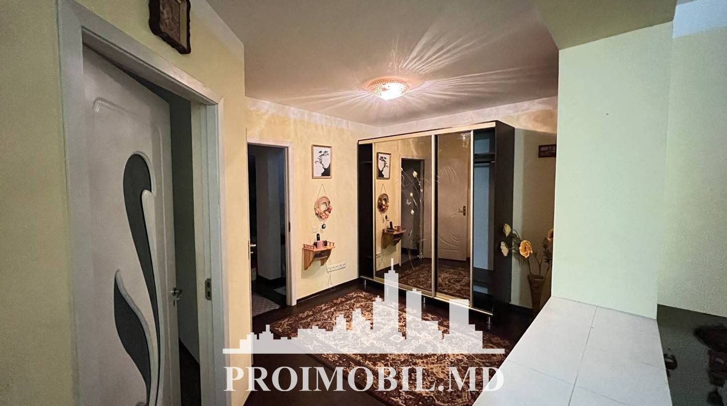 https://images.proimobil.md/tan0pvaqkRdDF59YJ2lU_39JGVFZFlg3TOc_v-bIy4k/watermark:0.75:so:0:30:0.39/resize:fill:1460:816:1/gravity:ce/bG9jYWw6Ly8vZXN0YXRlL2xyLzBiZWQyNGI4LWMxNzItNDBhZC1iNDVjLWRmNTMzZTNlY2FlMi5qcGVn