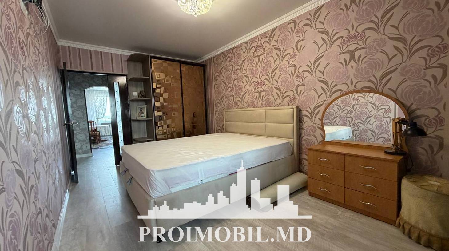 https://images.proimobil.md/tblzgLwIy_xIE7-toY06L-01HylM4RWXtRhdQr15dGk/watermark:0.75:so:0:30:0.39/resize:fill:1460:816:1/gravity:ce/bG9jYWw6Ly8vZXN0YXRlL2xyLzBhMmMyZWM4LTk3YzUtNDZkMS05ODlhLWU3YjRiN2JiZWFlMy5qcGVn