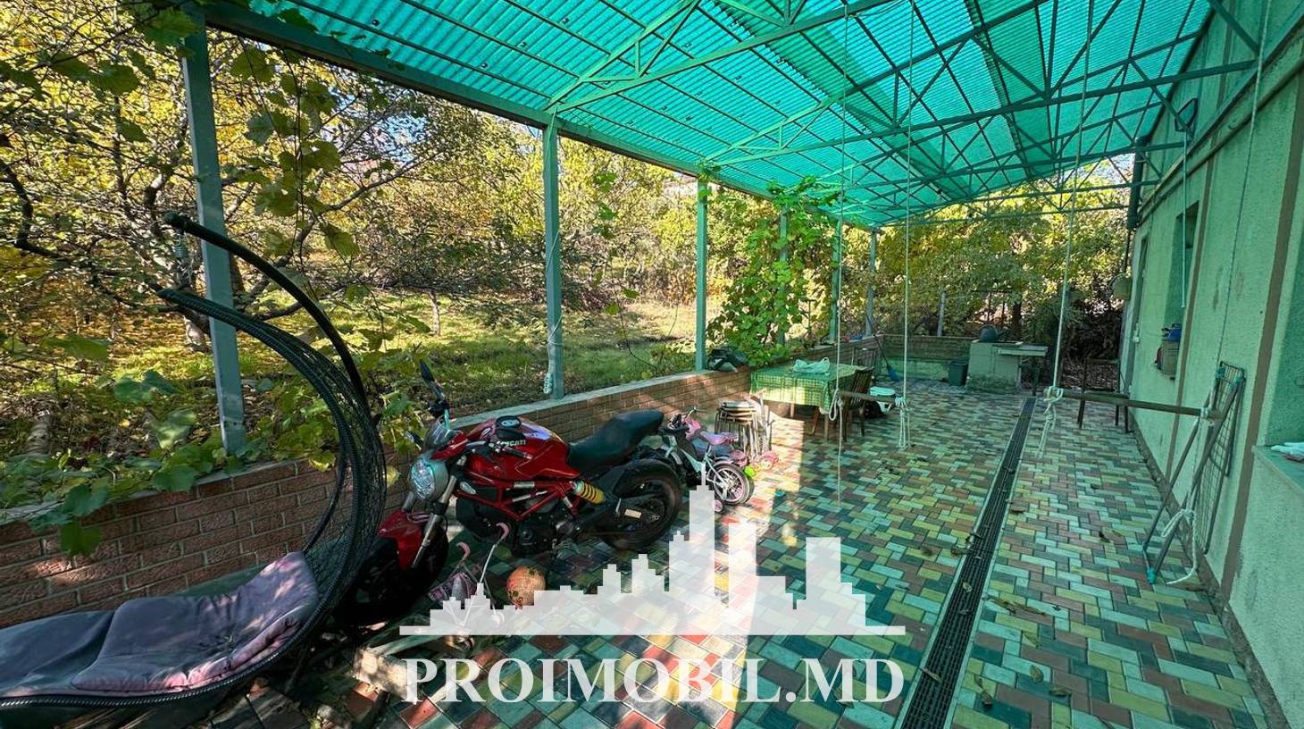 https://images.proimobil.md/td01X6A2n8DyHwVbAJa--O2IALZgvrTCa-nbH_5p95k/watermark:0.75:so:0:30:0.39/resize:fill:1460:816:1/gravity:ce/bG9jYWw6Ly8vZXN0YXRlL2xyL2U2NGQyNzJmLTE0MzUtNDZkNy1iYmI1LTAxNjE5Nzc0YTcwNi5qcGVn