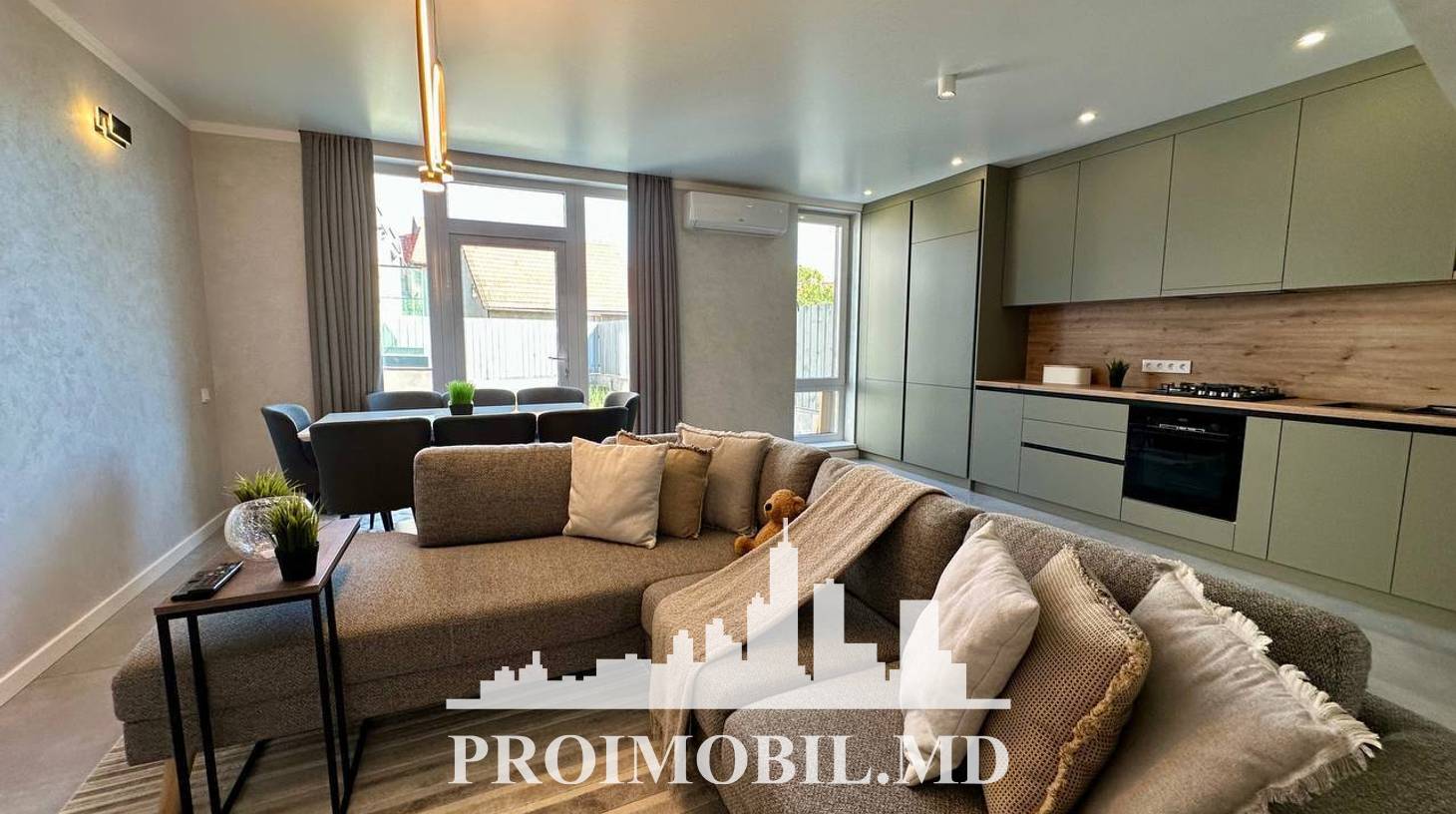 https://images.proimobil.md/td5CBUxBAkO-CvEqFcE727vFZ34HtzJK643teJx7R3Y/watermark:0.75:so:0:30:0.39/resize:fill:1460:816:1/gravity:ce/bG9jYWw6Ly8vZXN0YXRlL2xyLzE0Y2U1MGUwLWU4ZmEtNDE4ZS1iYTdiLWYzOWI3ZWNiMTk1MS5qcGVn