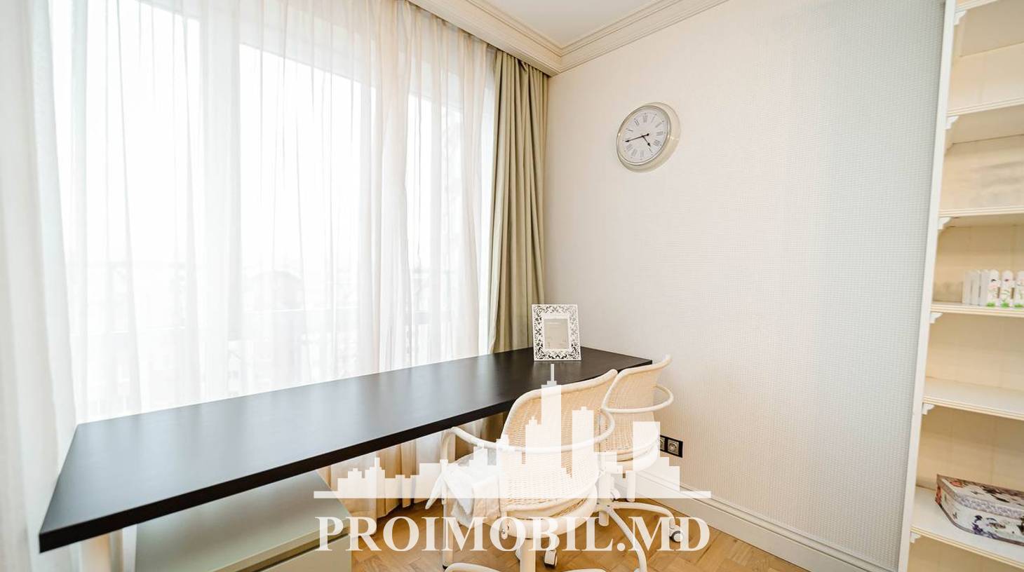 https://images.proimobil.md/teA7eqX4TA6N5qxOuYyidPlIL9g2oq7igrEQsd7X2B0/watermark:0.75:so:0:30:0.39/resize:fill:1460:816:1/gravity:ce/bG9jYWw6Ly8vZXN0YXRlL2xyLzI4ZTI2MmMwLTE5ZDItNDkwMC05NjhhLTVmMjY3NjQ1MTY4My5qcGVn