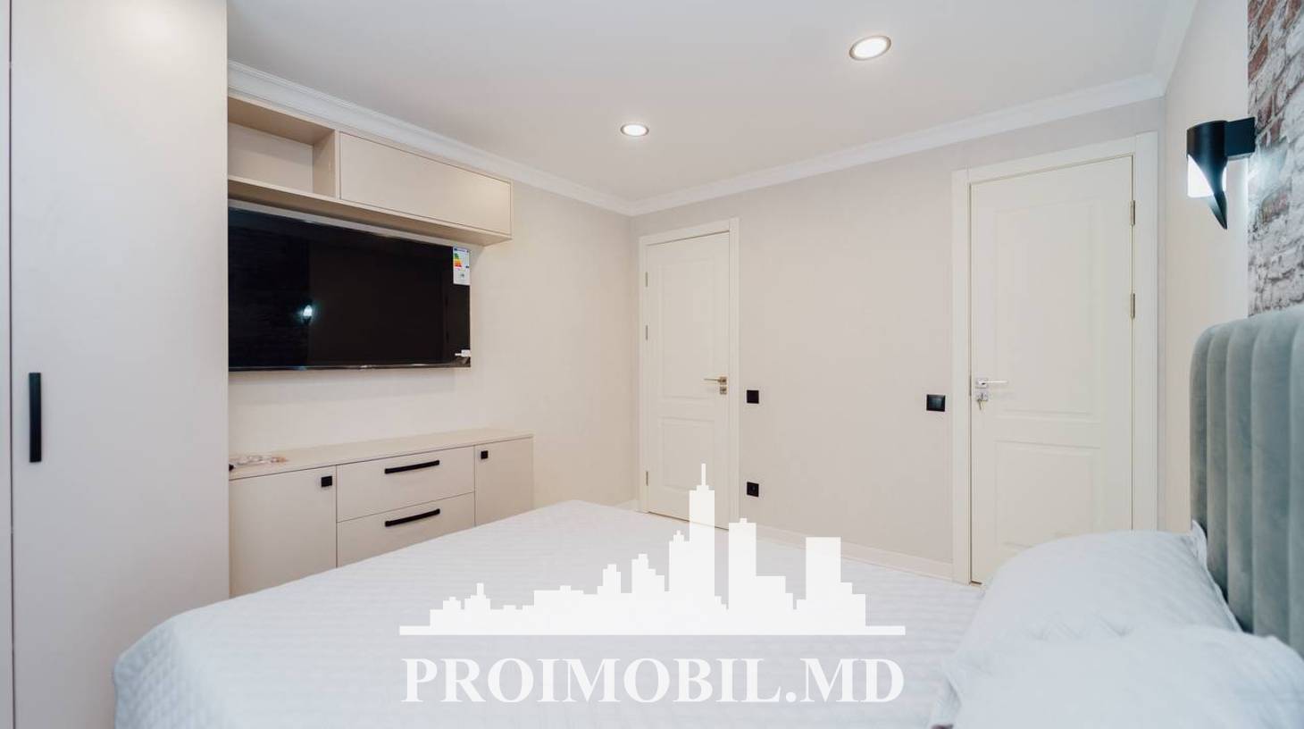 https://images.proimobil.md/tfQ4QPZyP_3GHv5wDrpwb0DftuuJuCdCKBMYjBMYgDc/watermark:0.75:so:0:30:0.39/resize:fill:1460:816:1/gravity:ce/bG9jYWw6Ly8vZXN0YXRlL2xyLzVhZWU3MTMyLWVlZGYtNDU2NS1hNTk3LTgwOTFlMDk5Y2RmNC5qcGVn