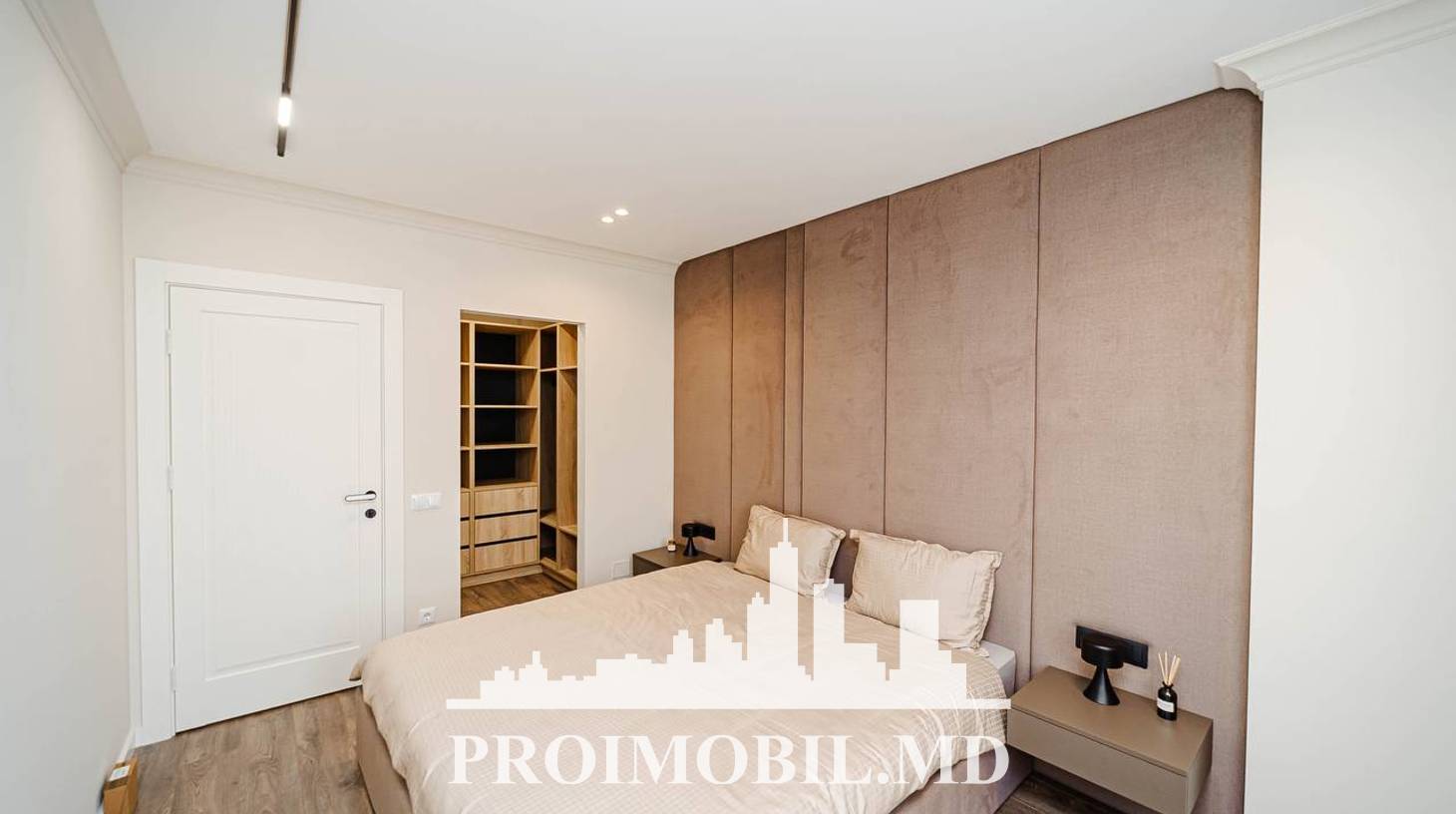 https://images.proimobil.md/thDzTEIBtMZ73d3XkiO2-kKUtGGBt-sPZnmgF7Mzvkg/watermark:0.75:so:0:30:0.39/resize:fill:1460:816:1/gravity:ce/bG9jYWw6Ly8vZXN0YXRlL2xyL2NjNjA3MGEzLWNkNzgtNDRmMS05YzZhLWUwMDNlOGMxYTA4Mi5qcGVn