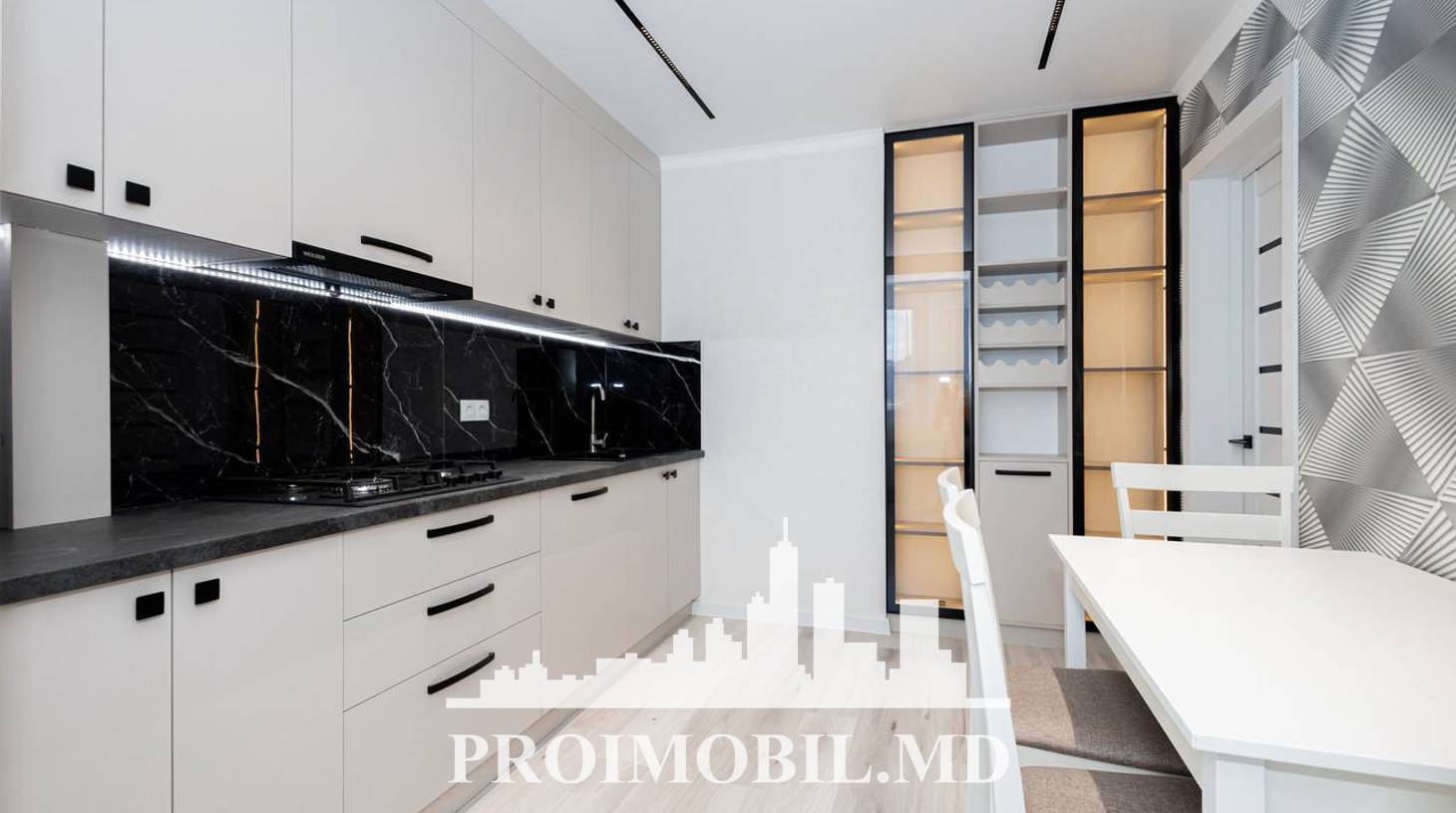 https://images.proimobil.md/thoeP4J_QFR3XtdRKKS42TlmbCrn7CymYZAPFjQYFMY/watermark:0.75:so:0:30:0.39/resize:fill:1460:816:1/gravity:ce/bG9jYWw6Ly8vZXN0YXRlL2xyL2IxNWE2Yzk1LWU5YTAtNGIwNC1iNzlmLTViMzMzMGI3ZWJhYS5qcGVn