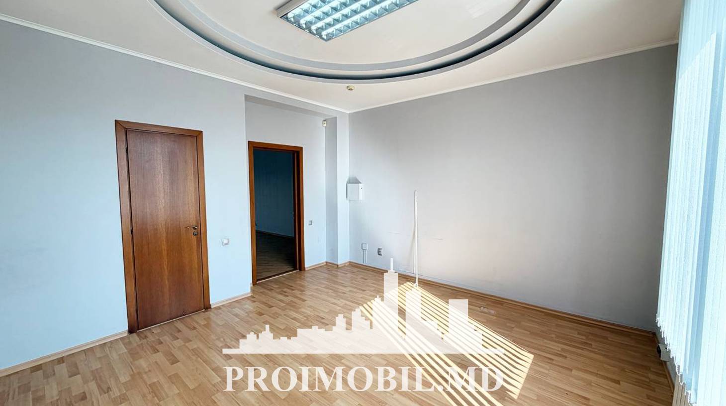 https://images.proimobil.md/tkG7qmjkRBzcEEA-k0XPfGR4-rMTg88flwUxfz2M6ws/watermark:0.75:so:0:30:0.39/resize:fill:1460:816:1/gravity:ce/bG9jYWw6Ly8vZXN0YXRlL2xyLzdkZDg3ZDUwLWJlMjAtNDQwMy05OGUxLTJkODUzNmY1OTFiMy5qcGVn