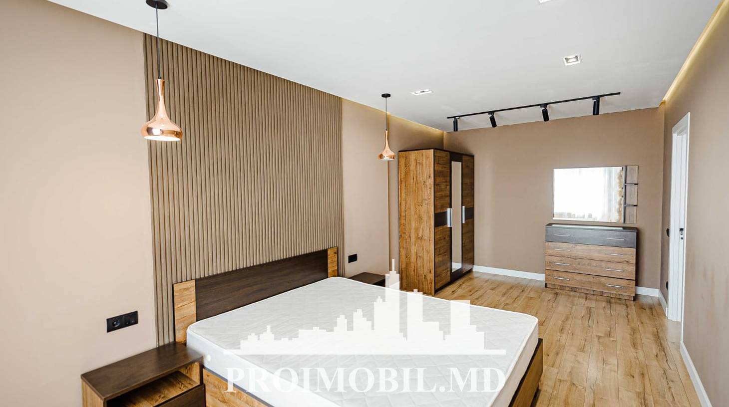 https://images.proimobil.md/tn-3a2KhxD62QxH0K60rFE5zgnCuZJYXfHl42xcAWlg/watermark:0.75:so:0:30:0.39/resize:fill:1460:816:1/gravity:ce/bG9jYWw6Ly8vZXN0YXRlL2xyLzU4Yzc4ZmEwLTM0MmEtNDVlNi05NTgwLTlhNTNlNzdjZmI4OC5qcGVn