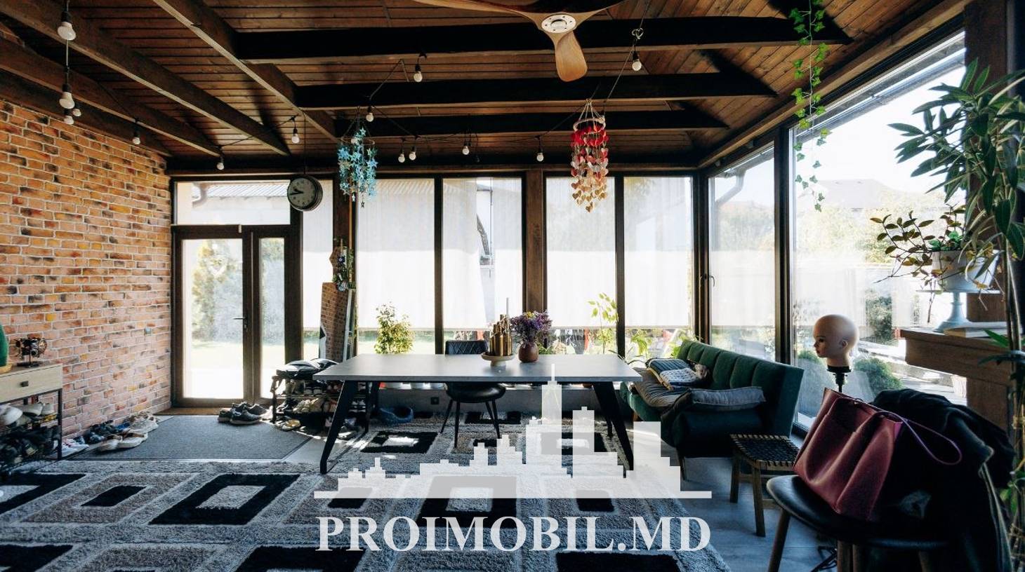 https://images.proimobil.md/tnetHmP4UVW-nZhLJmDu4YPUw5sEjHgNFmcS7h4Ut90/watermark:0.75:so:0:30:0.39/resize:fill:1460:816:1/gravity:ce/bG9jYWw6Ly8vZXN0YXRlL2xyLzM2MzQ2YTUwLWVmYjgtNDIxZS1hMmFjLWY4OTU5OTlhZDMzYy5qcGVn