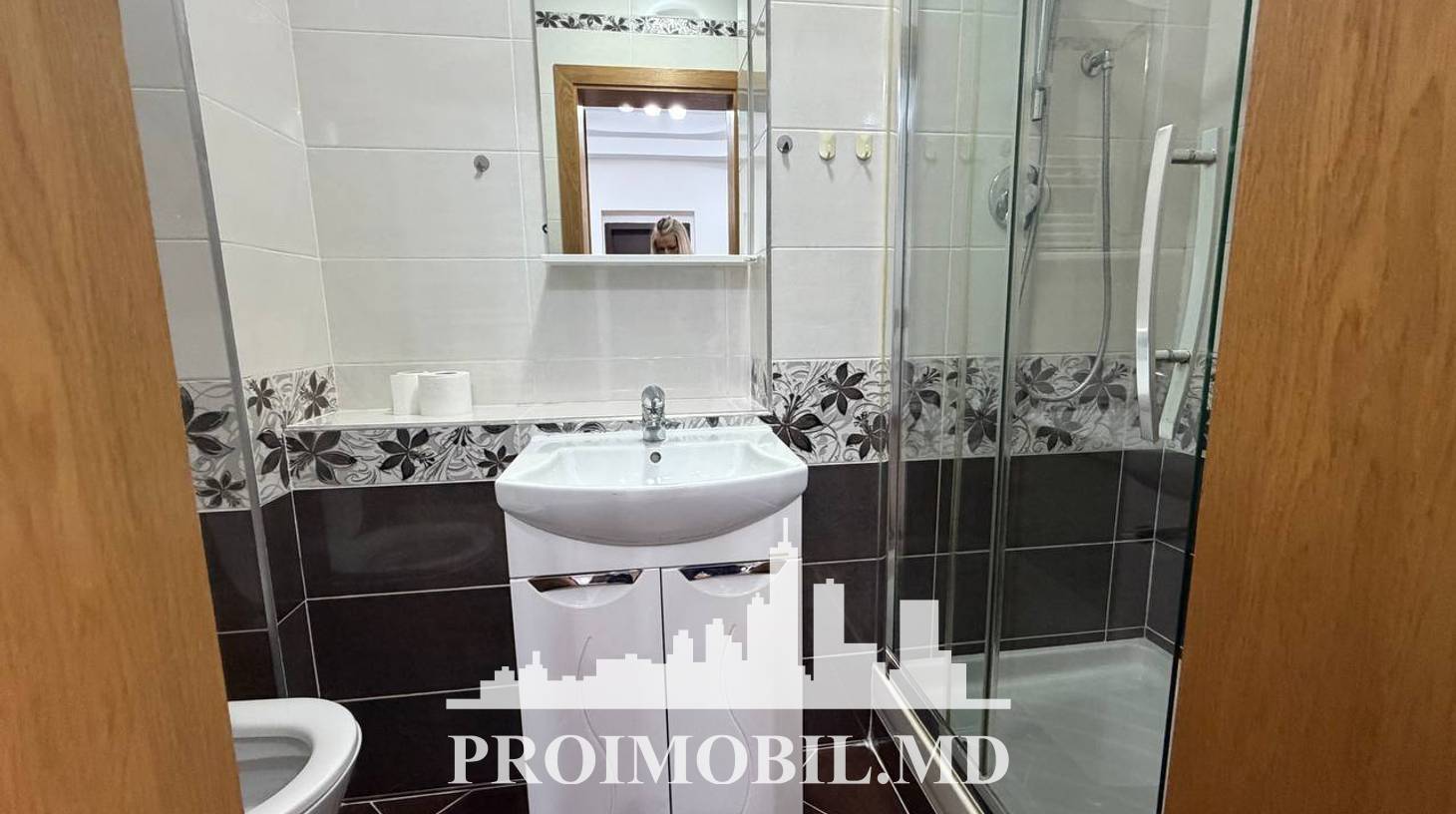 https://images.proimobil.md/tnvAe239PQ7ZC84A8--IsauBZqTfLpgfyU_CqszQxlk/watermark:0.75:so:0:30:0.39/resize:fill:1460:816:1/gravity:ce/bG9jYWw6Ly8vZXN0YXRlL2xyLzc0MjNiOTE3LWM3NWUtNDFjYS05MTllLTMzYzFkZmY1NWY4ZS5qcGVn