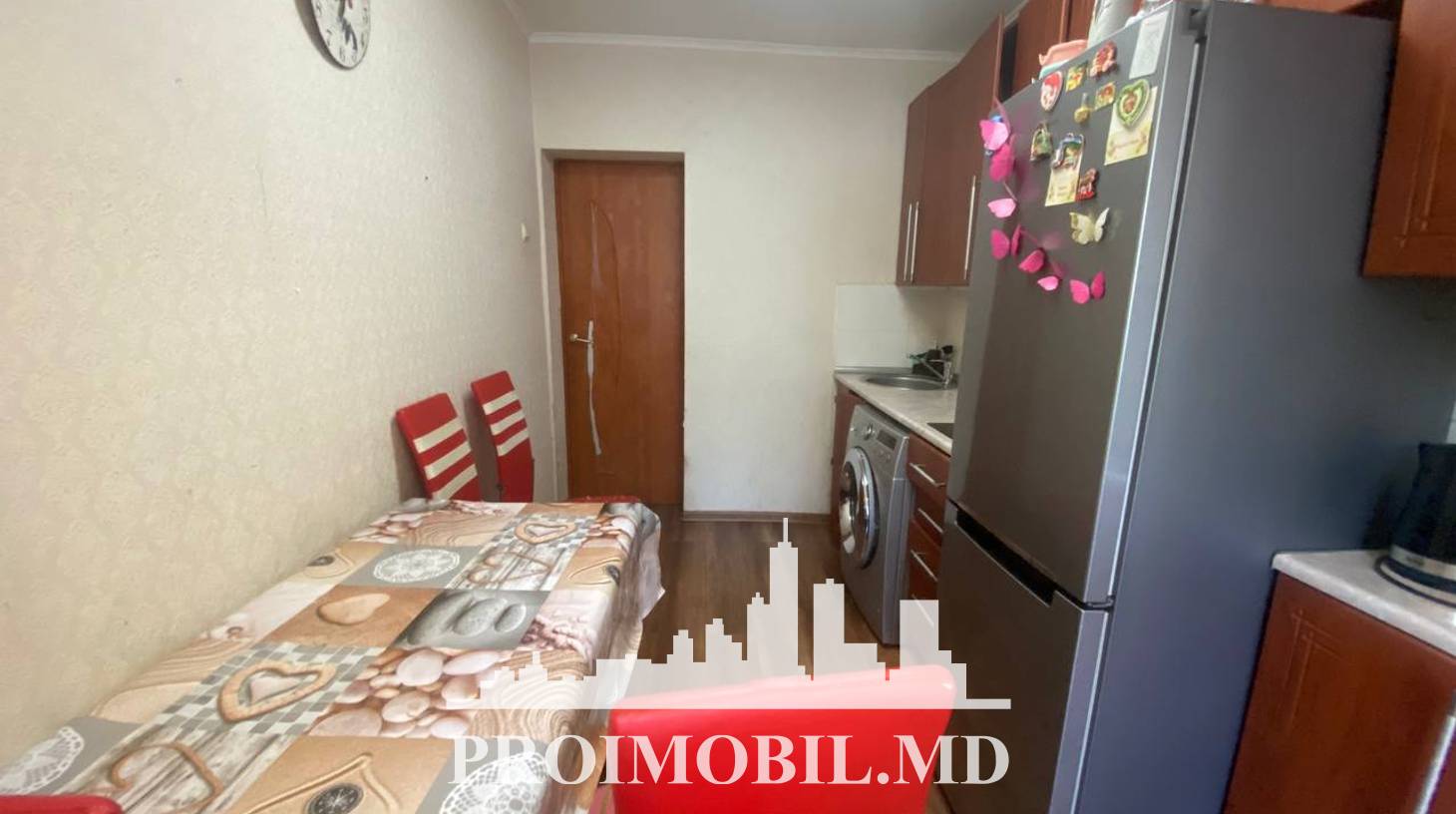 https://images.proimobil.md/ttSowE2h-Nft0vN7rEtlV26cgprmIoEOXNNs-5Kwn2w/watermark:0.75:so:0:30:0.39/resize:fill:1460:816:1/gravity:ce/bG9jYWw6Ly8vZXN0YXRlL2xyL2JjZjY3NjY4LTA4ZjMtNDI3OS1iZWU0LTUxNTcxYTFlYjk1ZC5qcGVn