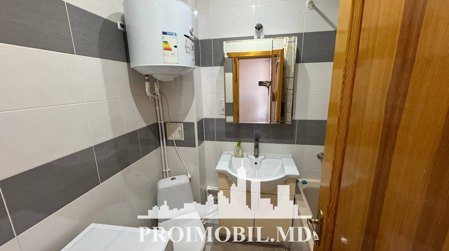 https://images.proimobil.md/tuVd69V_jAPquniMLDL18SfHm7bOg2Hxc-8eDBRp77Y/watermark:0.75:so:0:30:0.39/resize:fill:1460:816:1/gravity:ce/bG9jYWw6Ly8vZXN0YXRlL2xyLzk3NzJlNjAzLTdjMzgtNGY1YS05N2JjLTk2NzMyZGI4OTU2Yy5qcGVn