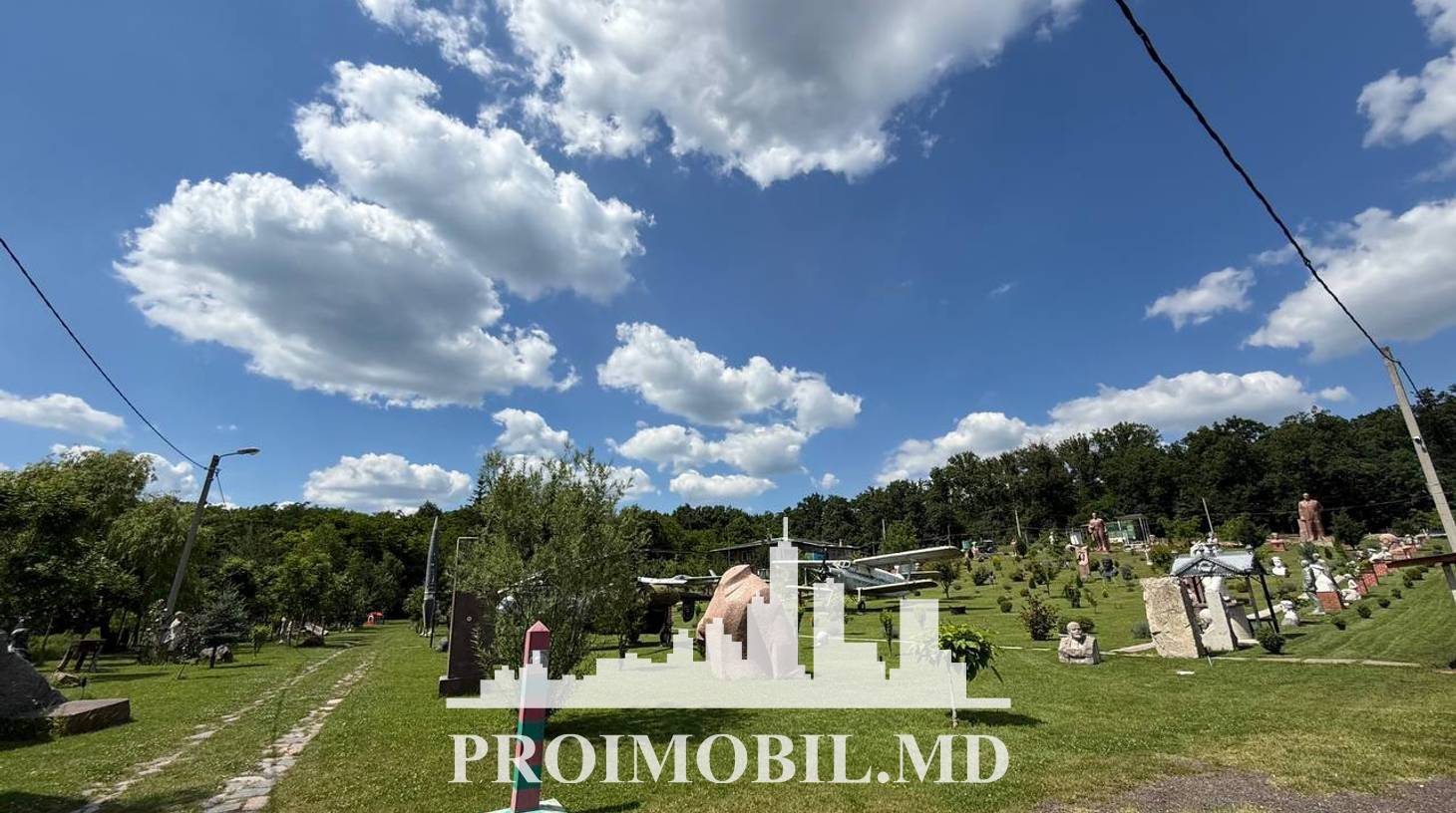 https://images.proimobil.md/tyRyqDH4C8f7GGcSPMwFWDcic0IEAi0i-UBtxum_XaI/watermark:0.75:so:0:30:0.39/resize:fill:1460:816:1/gravity:ce/bG9jYWw6Ly8vZXN0YXRlL2xyLzEzZjg2MmI5LWNjOTYtNDU0Ni04MGRlLTAzMjYyZTZkNjQ3Yy5qcGVn