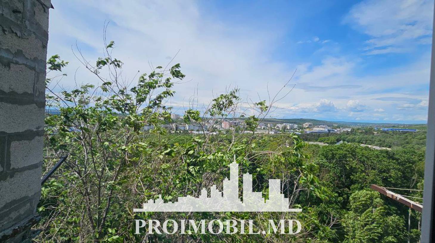 https://images.proimobil.md/u-n45J3swI6hYa7_G9AOyTwyiMN1Xnzjl7IVhsX5lGU/watermark:0.75:so:0:30:0.39/resize:fill:1460:816:1/gravity:ce/bG9jYWw6Ly8vZXN0YXRlL2xyLzYyZDNjYTAwLTVkZjEtNGYxMS05ZGY3LTU5MzM3MjEwNzM3Zi5qcGVn