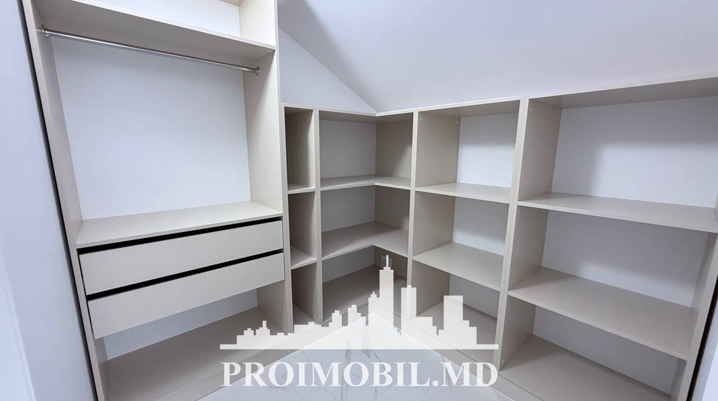https://images.proimobil.md/u-v0W11EFjFLiPCK5WEdiOyS730-sRSckzQfCMNQ0CI/watermark:0.75:so:0:30:0.39/resize:fill:1460:816:1/gravity:ce/bG9jYWw6Ly8vZXN0YXRlL2xyLzA0NzU3YzVlLTg2YTItNGVlYS1hNDRjLTdhM2MyYWQ5ZTEyNS5qcGVn