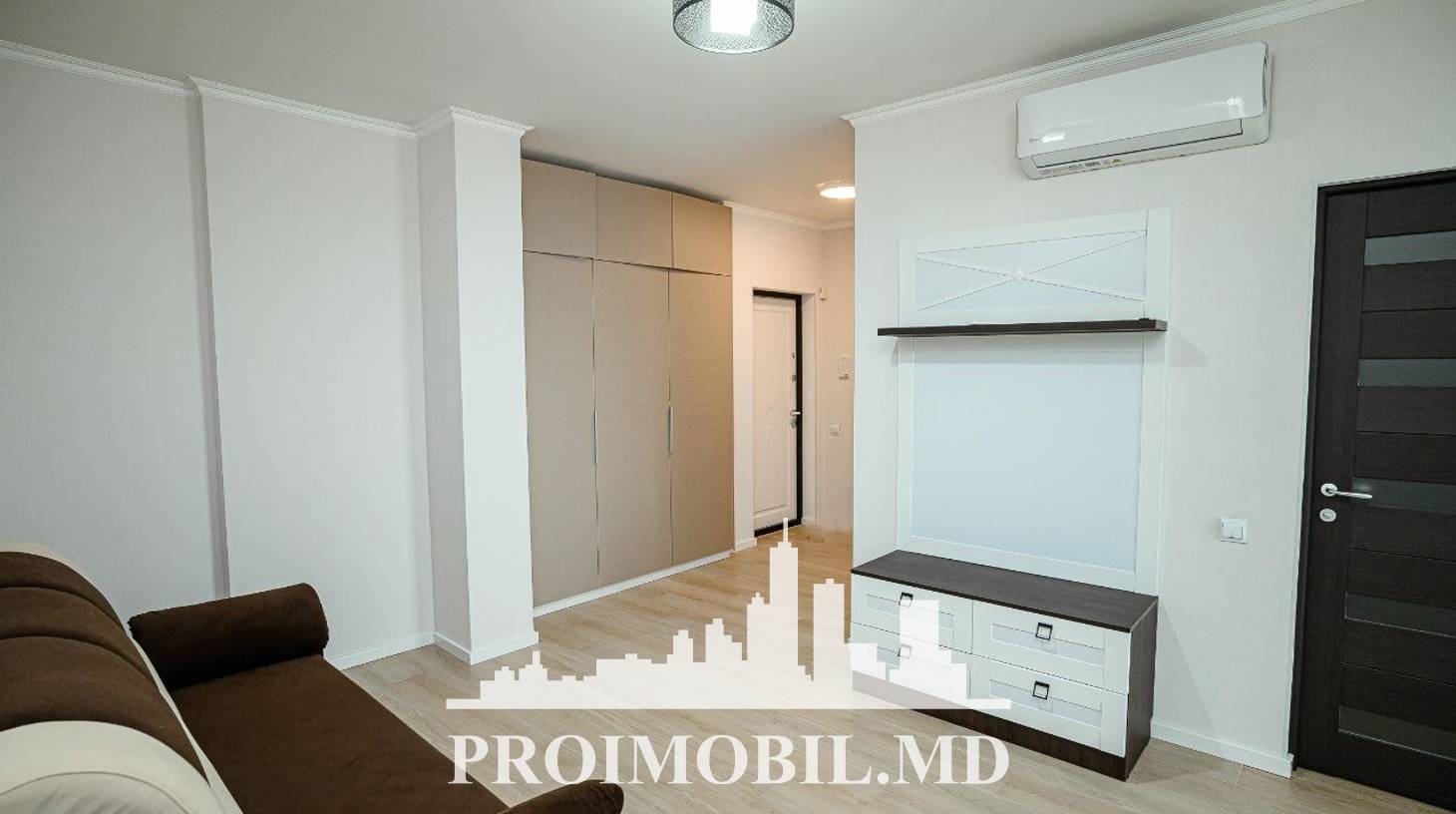 https://images.proimobil.md/u0i6jO6VIEPdBAsUvs-ShkSZx2Ci03UtFu2UPRo7a7E/watermark:0.75:so:0:30:0.39/resize:fill:1460:816:1/gravity:ce/bG9jYWw6Ly8vZXN0YXRlL2xyL2JjOTFlZGE1LTRiMzAtNDRkZS1hYTc5LWQ2OGVmYWYyNjIxYS5qcGVn