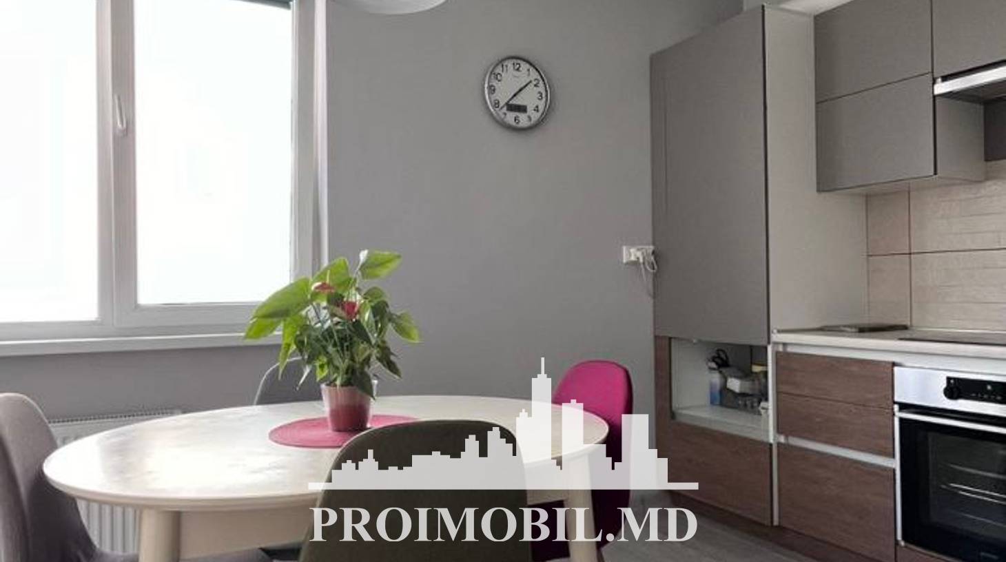 https://images.proimobil.md/u12T54805sngp_o9d73_MIZ1fXURaEZmANdfVJePR1o/watermark:0.75:so:0:30:0.39/resize:fill:1460:816:1/gravity:ce/bG9jYWw6Ly8vZXN0YXRlL2xyLzY3YWU0OTVlLWY4MTctNGNhMy1iMWVkLTBhZDdiZTcxY2ZiOS5qcGVn