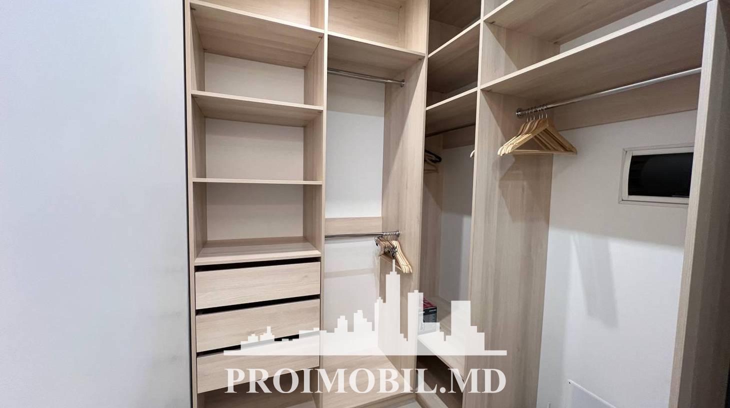 https://images.proimobil.md/u3ELk6kyOusYtmQ31cyDSjvWNE6nXq07JMvN9hJE9yk/watermark:0.75:so:0:30:0.39/resize:fill:1460:816:1/gravity:ce/bG9jYWw6Ly8vZXN0YXRlL2xyLzIyYTY3YmEzLWIxYjYtNGE4NS1hZDlhLWM0MDk4ZGUyYTk3OS5qcGVn