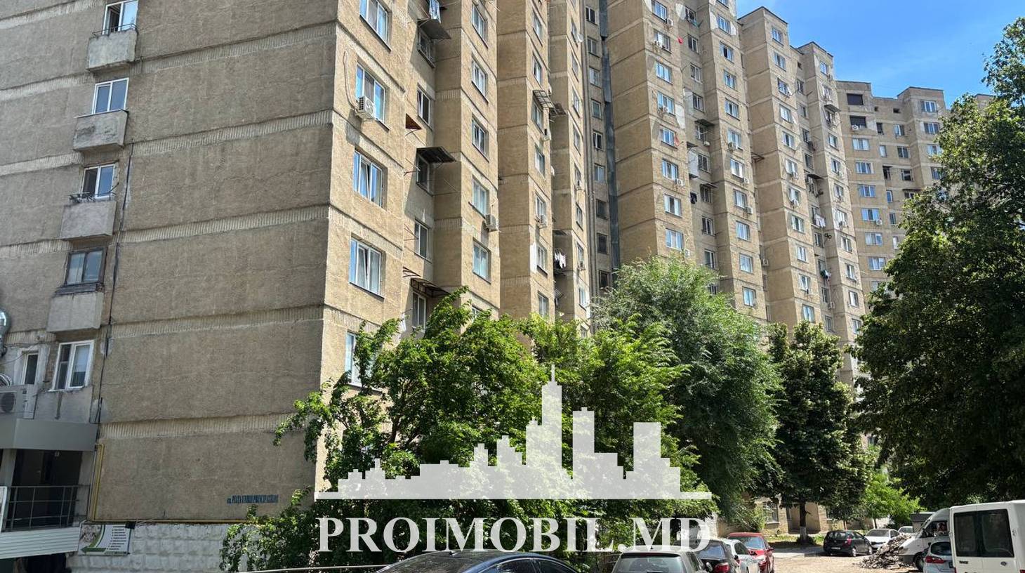https://images.proimobil.md/u4Iy3sJyRRZstKOyBdVP28Fq6Tml83jRJEZmIxBU21I/watermark:0.75:so:0:30:0.39/resize:fill:1460:816:1/gravity:ce/bG9jYWw6Ly8vZXN0YXRlL2xyLzMwOTNlMjNkLWI3NTMtNDI1OC1hYmFmLWE5MWVkYWQwYjdkNC5qcGVn
