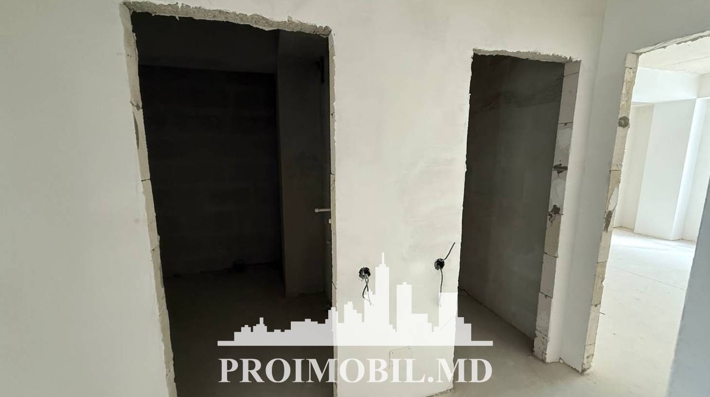 https://images.proimobil.md/u4qdG82xKN2WVUEHW98Tb4Arbo26i1RwX4XaLCeV-g4/watermark:0.75:so:0:30:0.39/resize:fill:1460:816:1/gravity:ce/bG9jYWw6Ly8vZXN0YXRlL2xyLzk5NTNkMWZiLTVhNzUtNDkyYy04NjIxLWUzMjg5ZTU0ZWQyYS5qcGVn