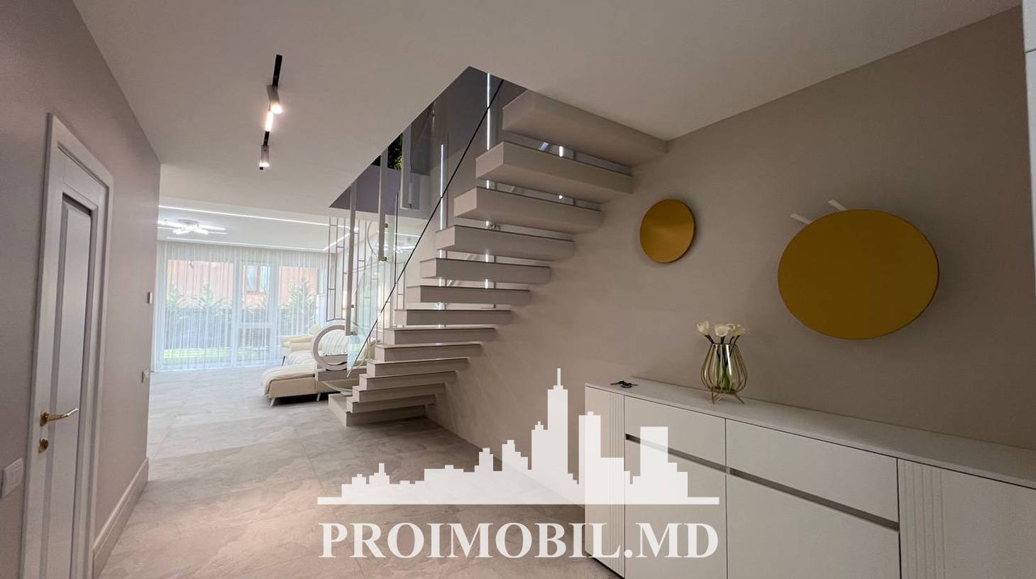 https://images.proimobil.md/u70Pn7HFVAYAf3r8ZUTb6DkjvxOzrPDy16uBXk88OHw/watermark:0.75:so:0:30:0.39/resize:fill:1460:816:1/gravity:ce/bG9jYWw6Ly8vZXN0YXRlL2xyLzk3MDJjZjQxLWI0OTUtNDcwNi1iMDE5LWNmYjNmOTliZDQwYy5qcGVn
