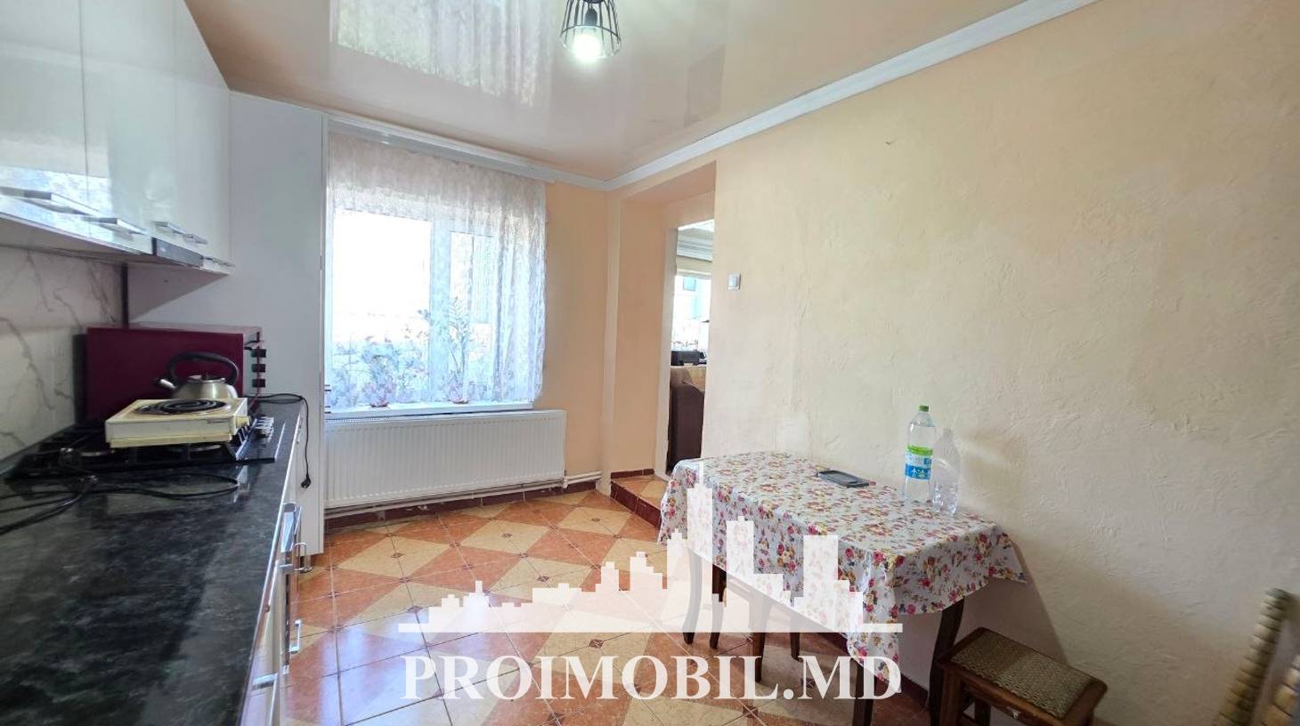 https://images.proimobil.md/u7C72qBCEbC52BR4CRZIJ_NeOu8N93V0BGay1DXn020/watermark:0.75:so:0:30:0.39/resize:fill:1460:816:1/gravity:ce/bG9jYWw6Ly8vZXN0YXRlL2xyL2MwY2EwMjYzLWRmZDUtNDg1Yy1iYjQ3LTI3MGE5YjU3M2QxOS5qcGVn