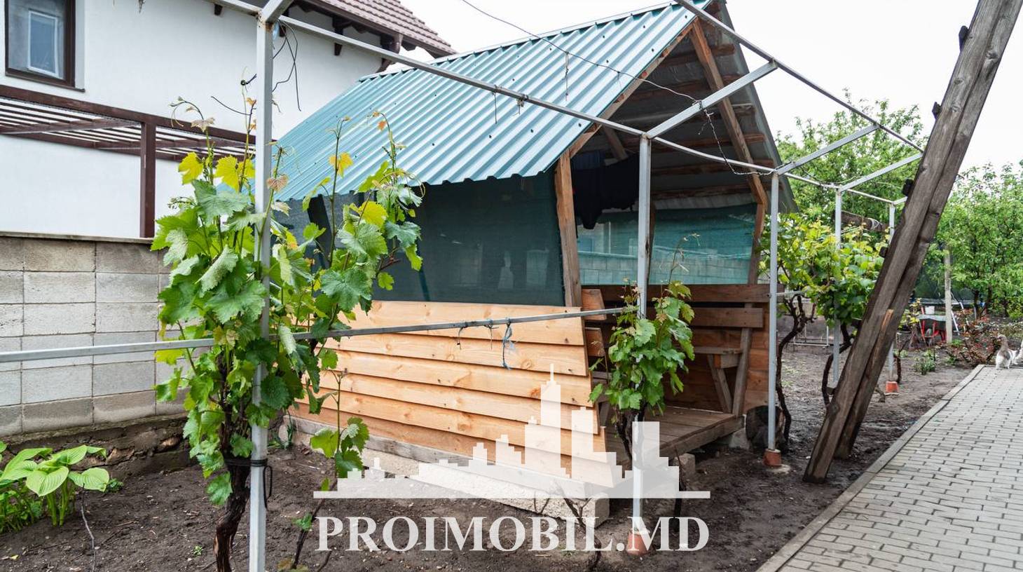 https://images.proimobil.md/u8FNpECBGhZ5PT98uYqhTu0N1K8DjppKObiOmRMjULw/watermark:0.75:so:0:30:0.39/resize:fill:1460:816:1/gravity:ce/bG9jYWw6Ly8vZXN0YXRlL2xyLzNkMTMzN2VkLTFkZjAtNDUzMC1iMzU2LTBjYzY0MmEwMDMwYy5qcGVn